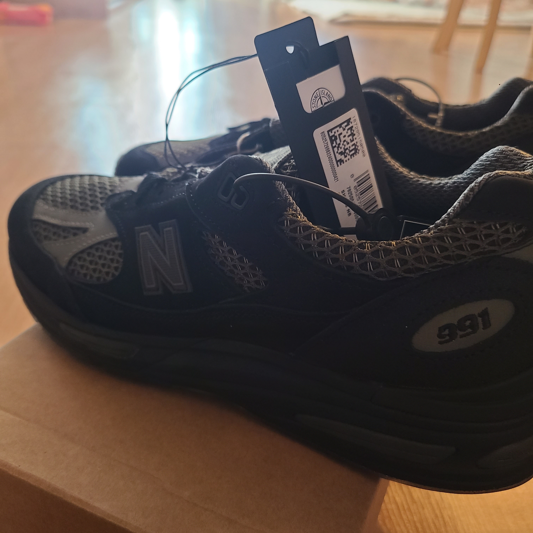 New Balance x Stone Island 991v2 Made in UK Black Olive Night 착용 스타일 - 1