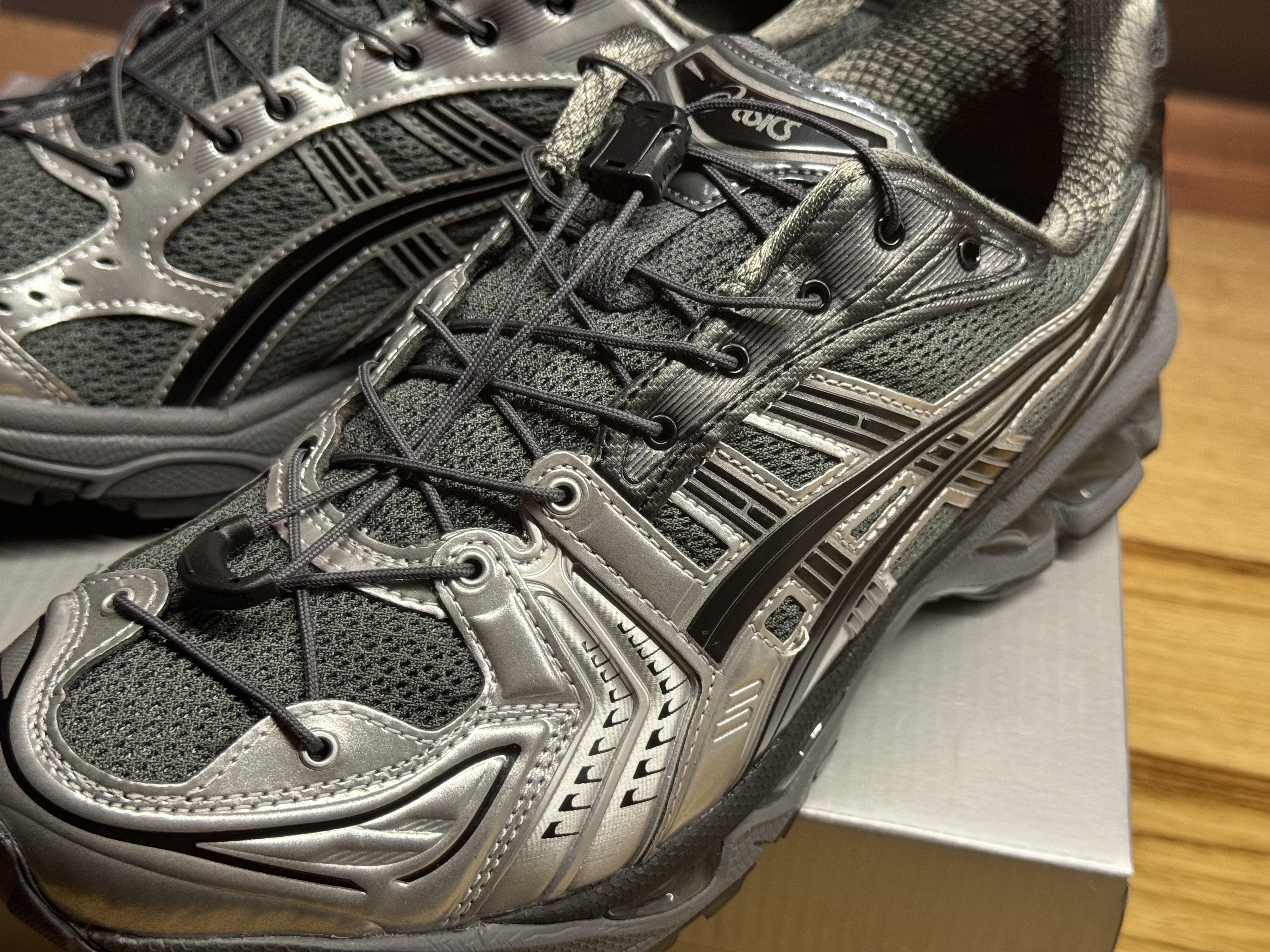 Asics x Unaffected Gel-Kayano 14 Silver Moon 착용 스타일 - 5