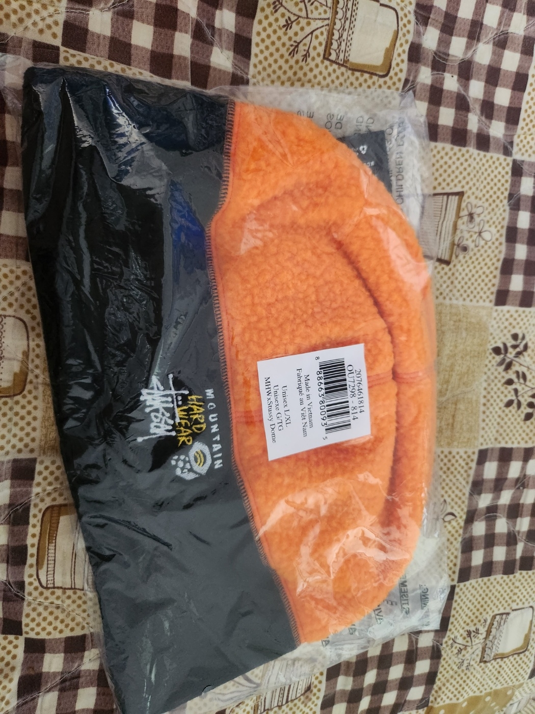 Stussy x Mountain Hardwear Fleece Skullcap Alpine Orange 착용 스타일