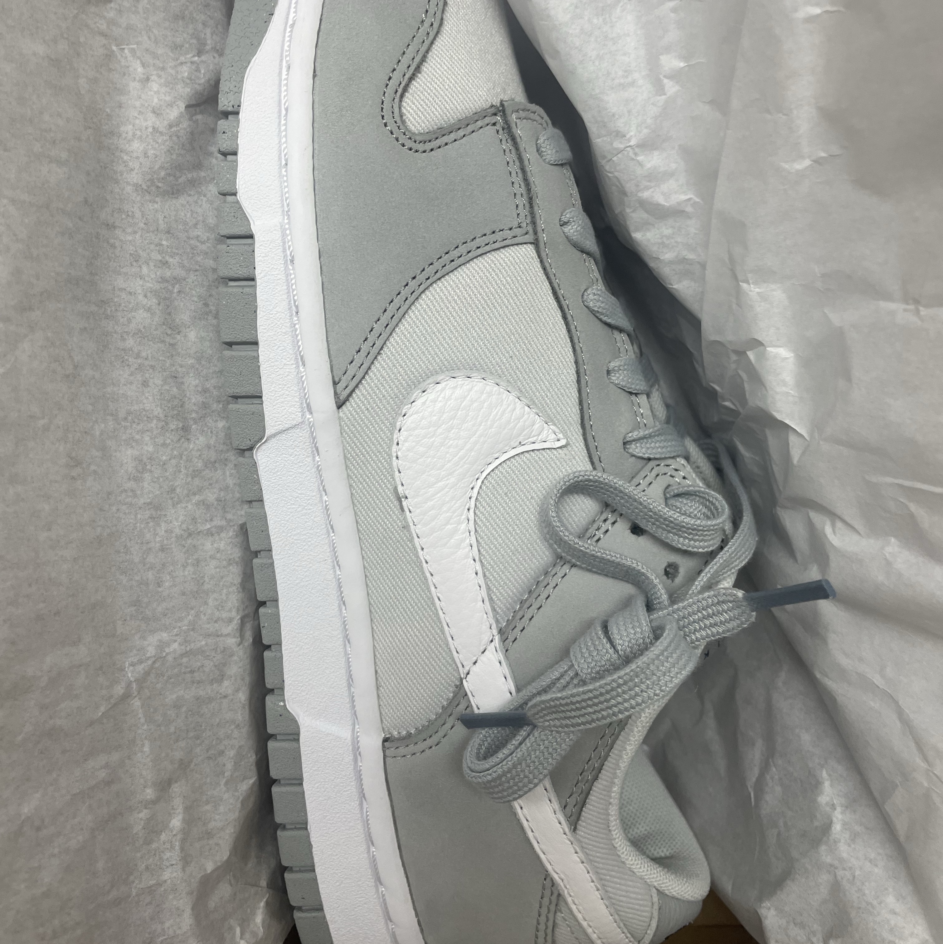 (W) Nike Dunk Low LX Light Smoke Grey and Photon Dust 착용 스타일