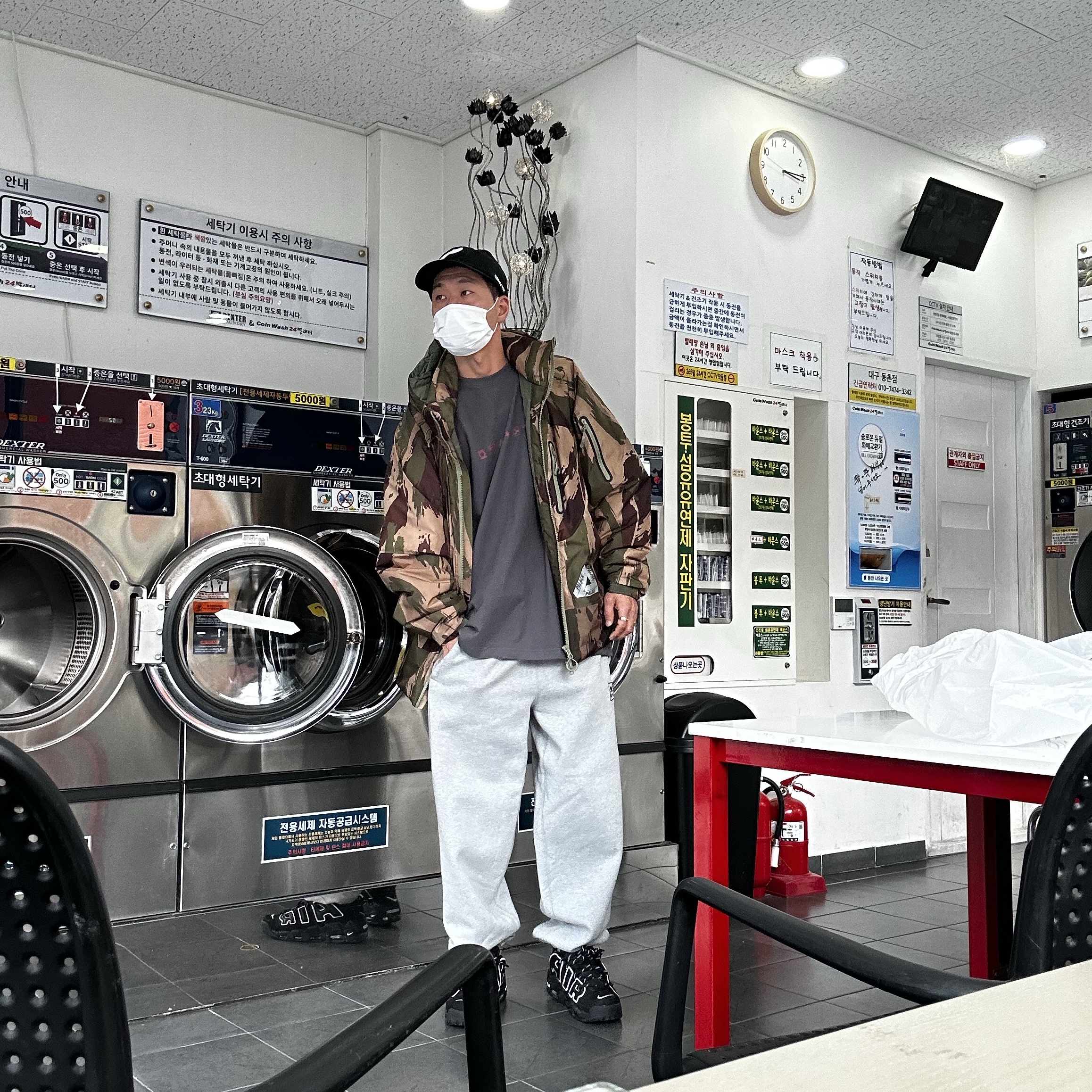 Nike x Ambush Air More Uptempo Low Black and White, Palace Gore-Tex P 6-Panel Black Denim - 23SS 착용 스타일 - 2