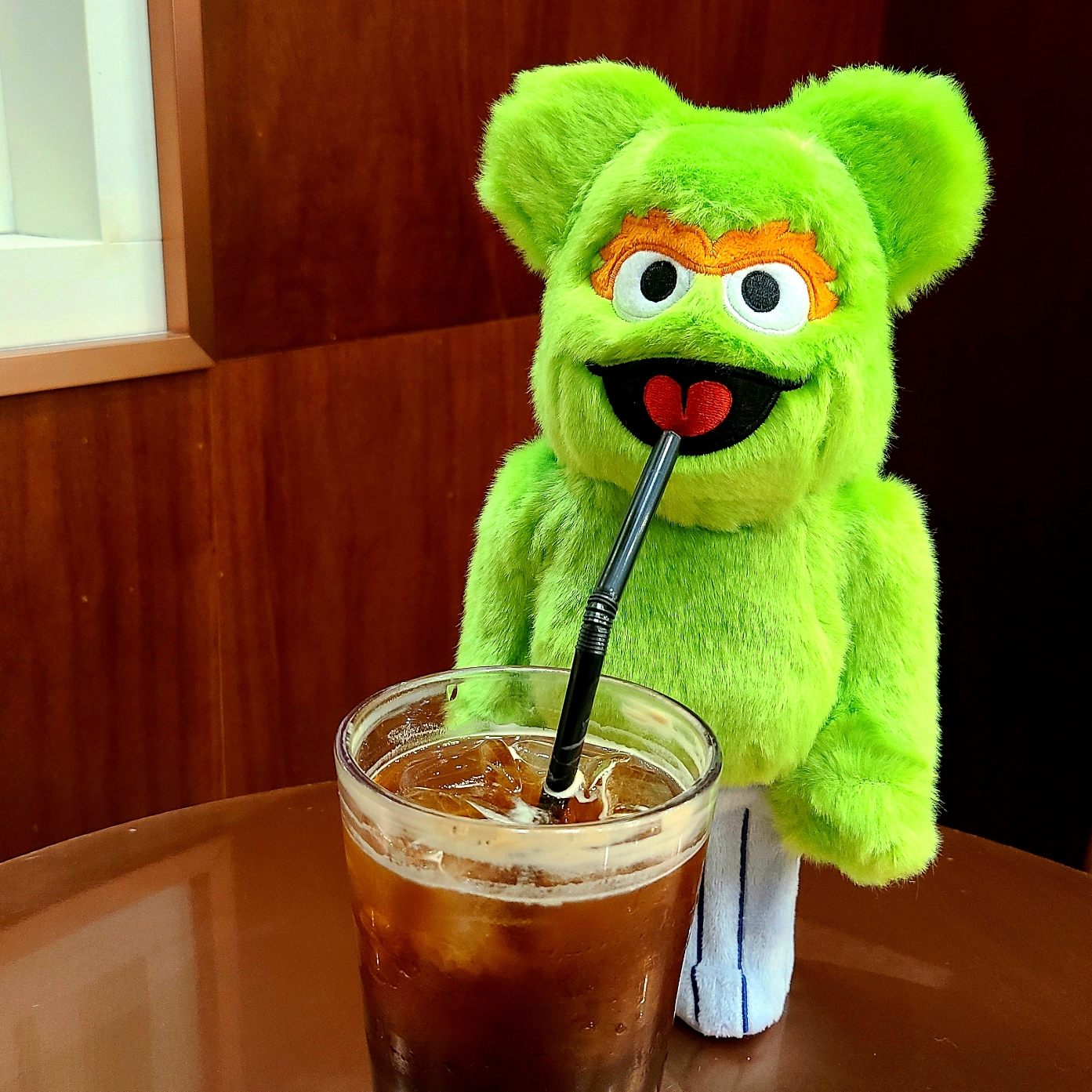 Bearbrick Sesame Street Oscar the Grouch Costume Ver. 400% 착용 스타일