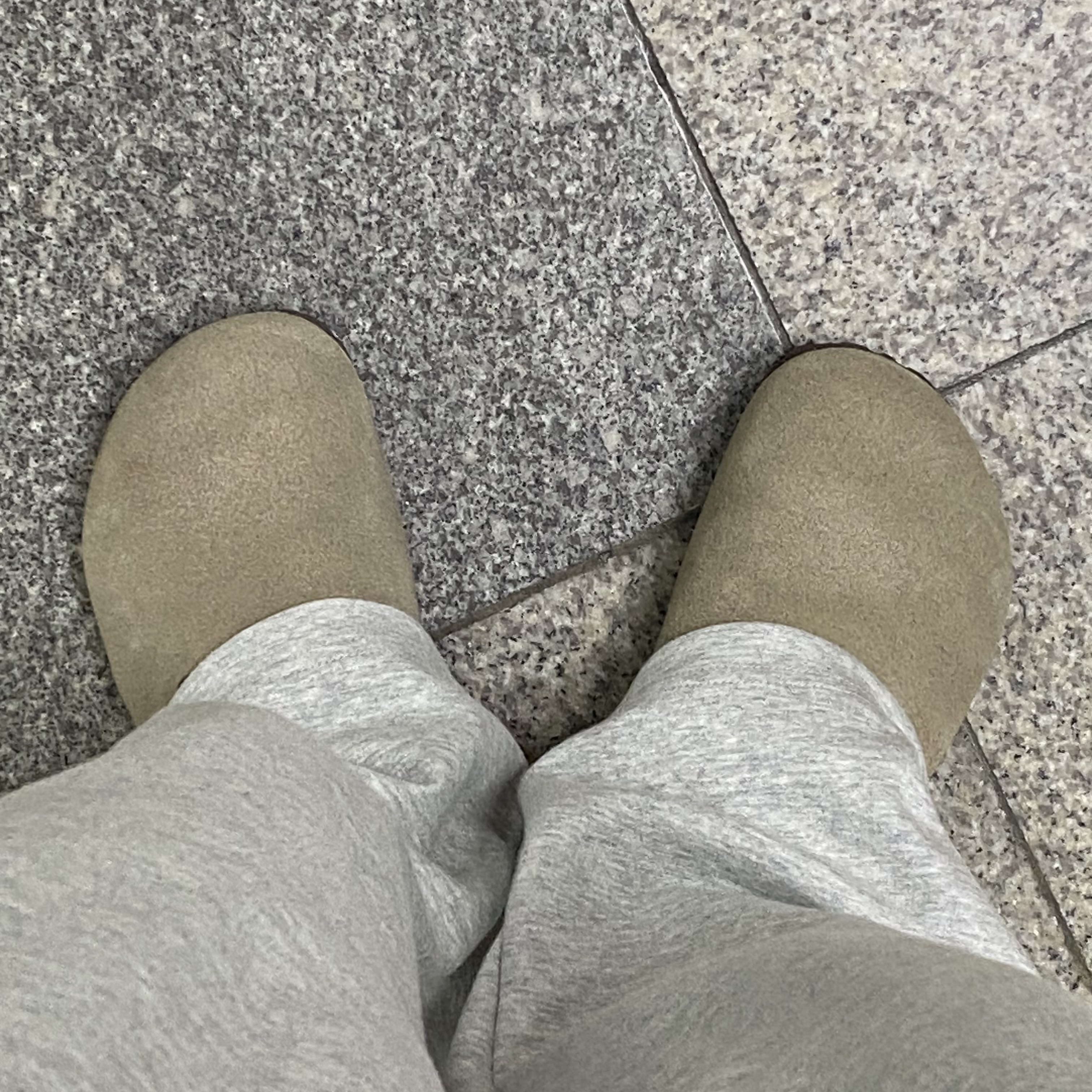 Birkenstock Boston Soft Footbed Taupe - Regular 착용 스타일 - 1