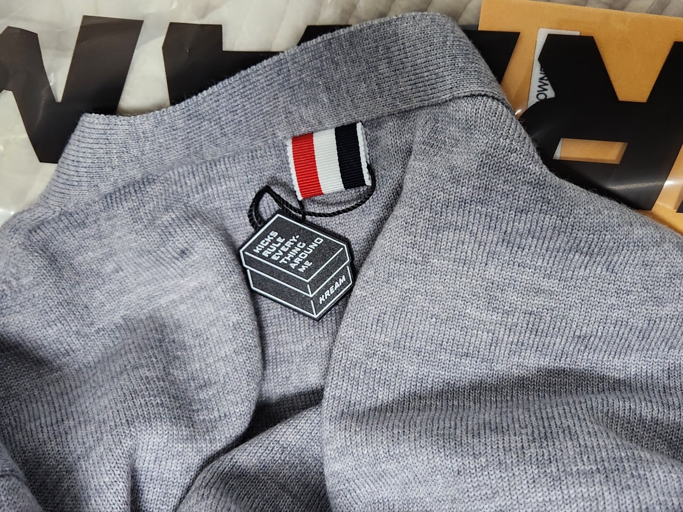 Thom Browne Fine Merino Wool 4-Bar Cuff V-Neck Cardigan Light Grey 착용 스타일