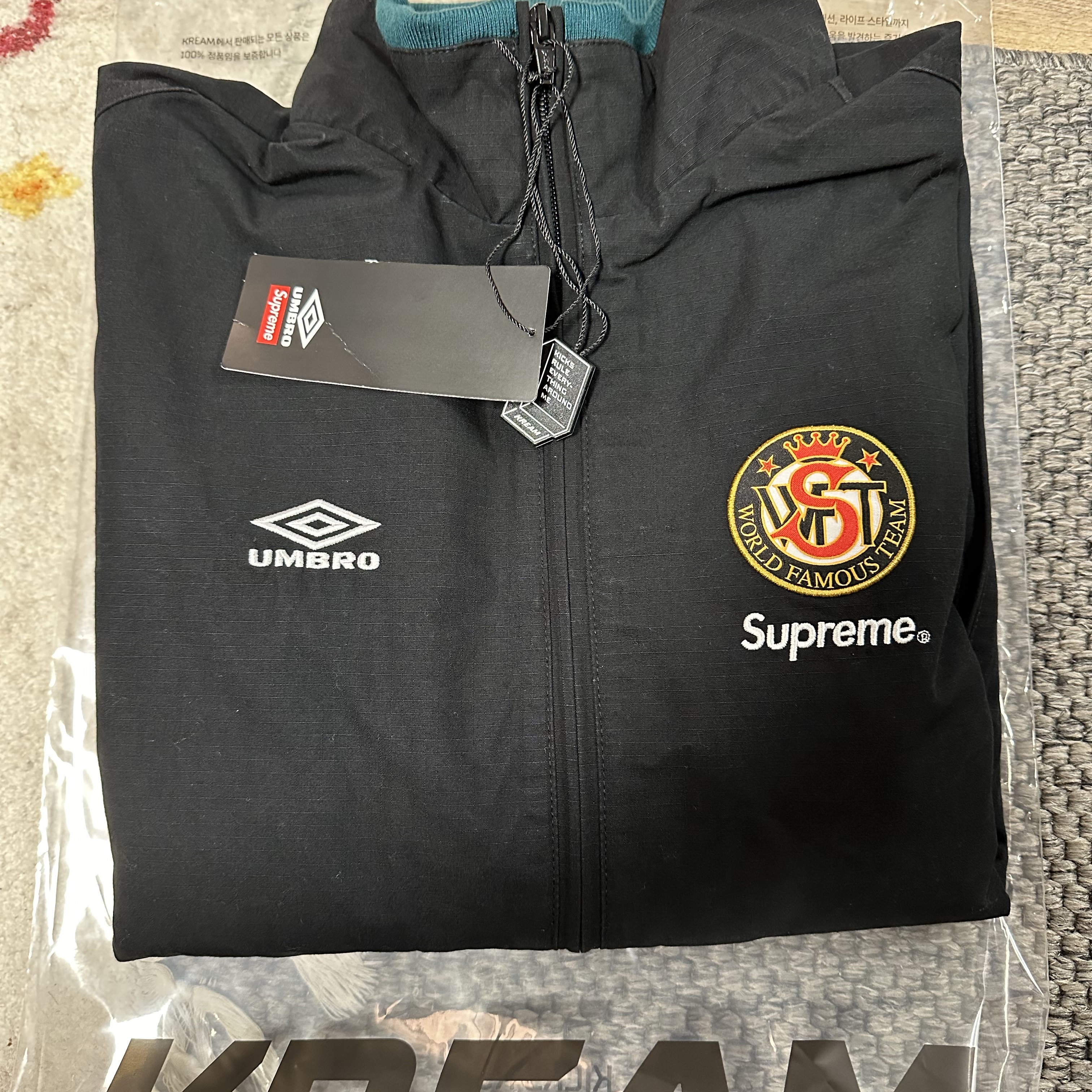 Supreme x Umbro Cotton Ripstop Track Jacket Black - 23FW 착용 스타일