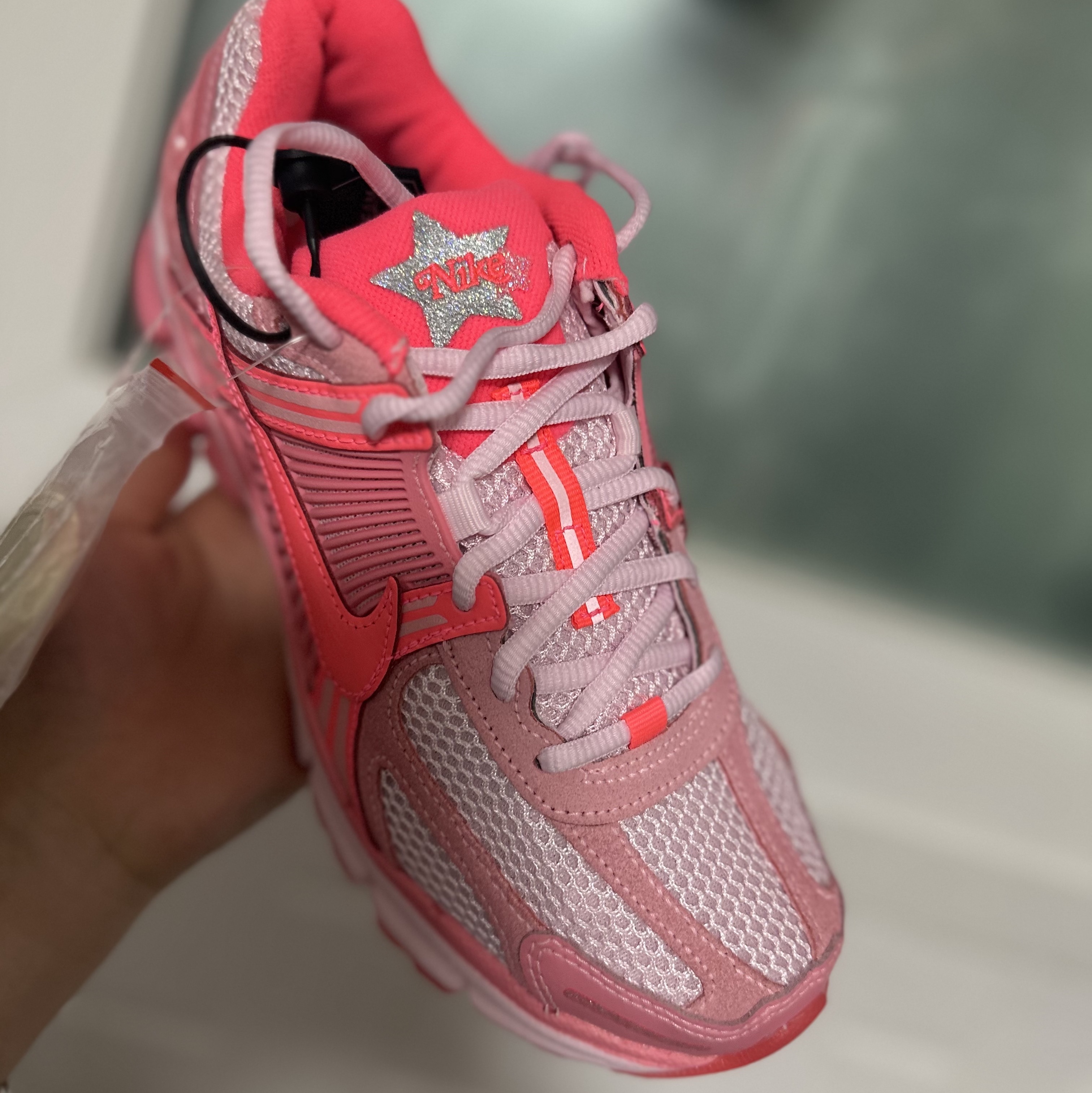 (W) Nike Zoom Vomero 5 Pink Foam Hot Punch 착용 스타일
