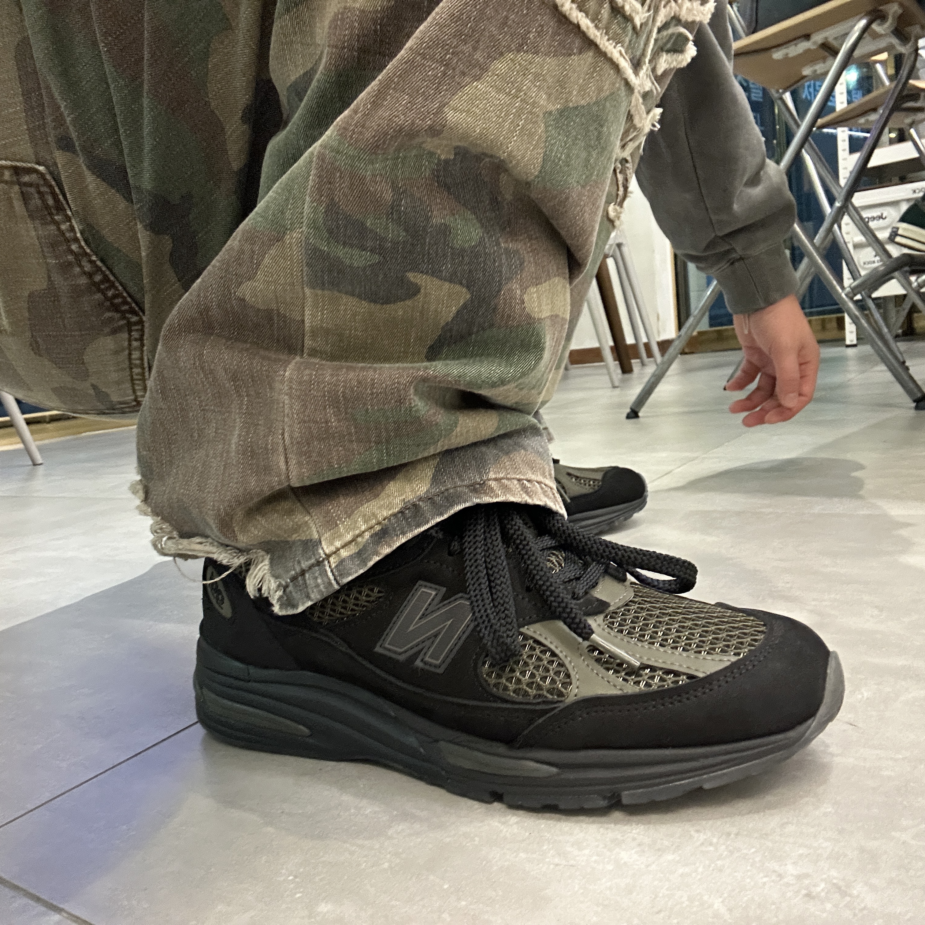 New Balance x Stone Island 991v2 Made in UK Black Olive Night 착용 스타일 - 2