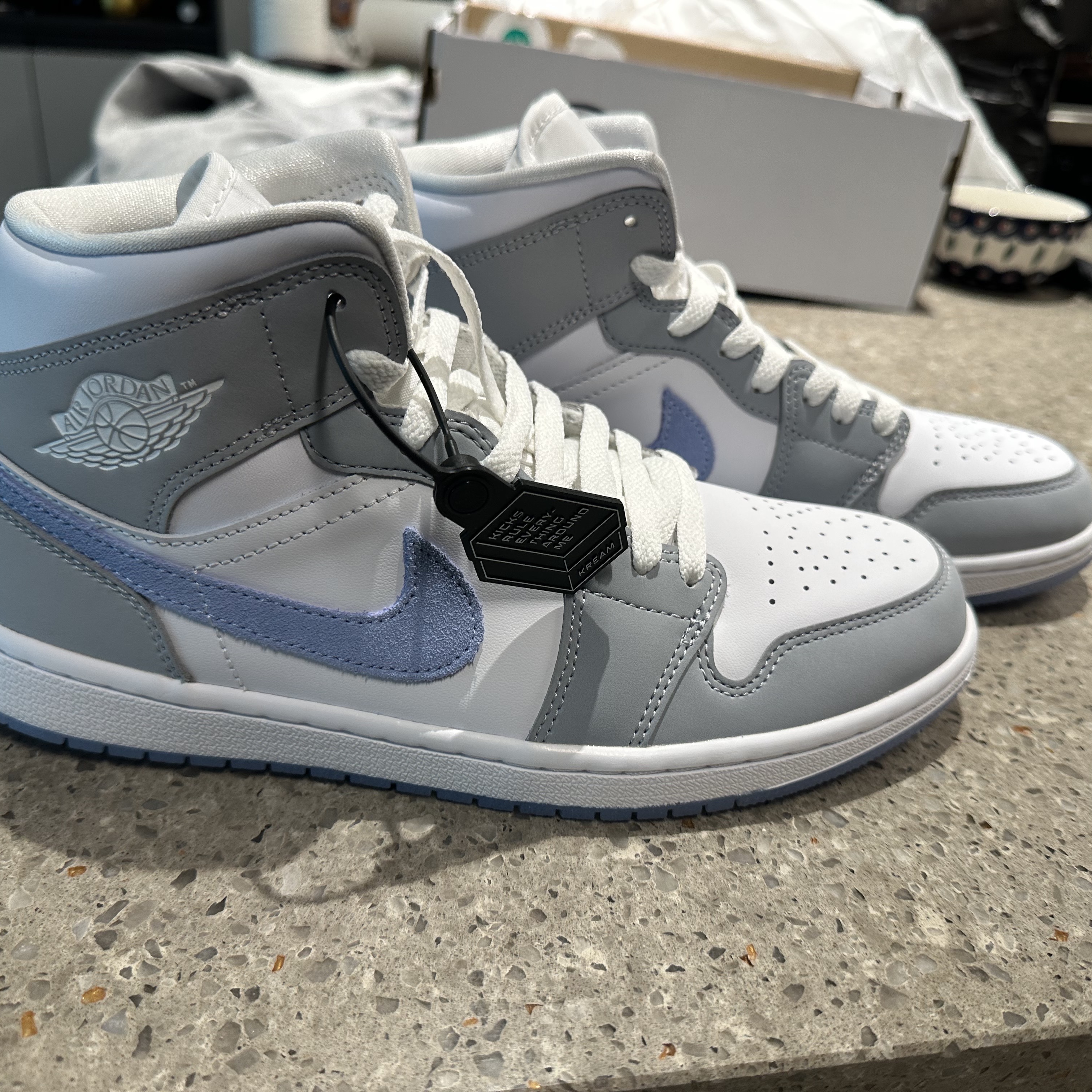 (W) Jordan 1 Mid Wolf Grey 착용 스타일 - 1