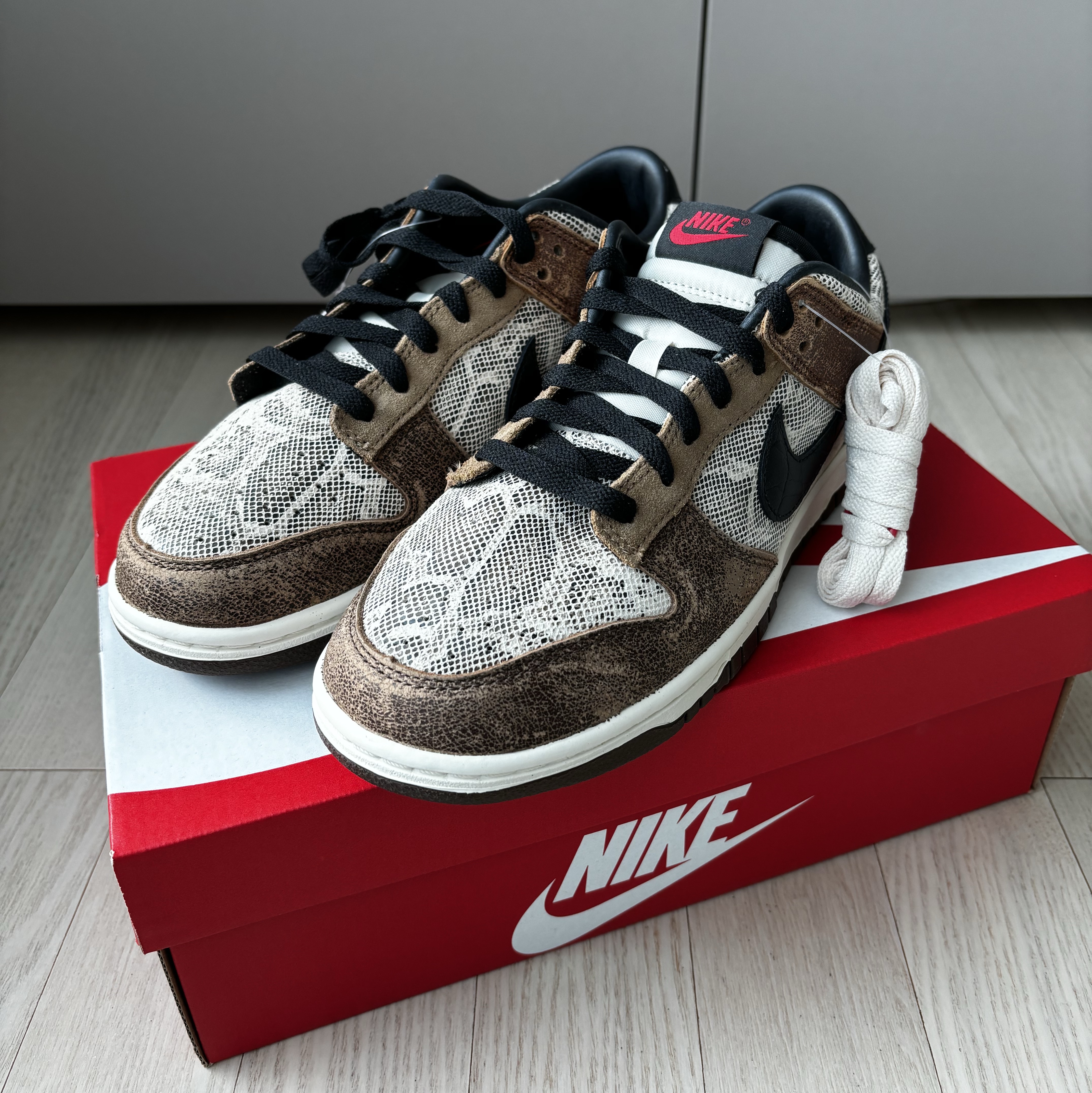 Nike Dunk Low PRM Head to Head 착용 스타일