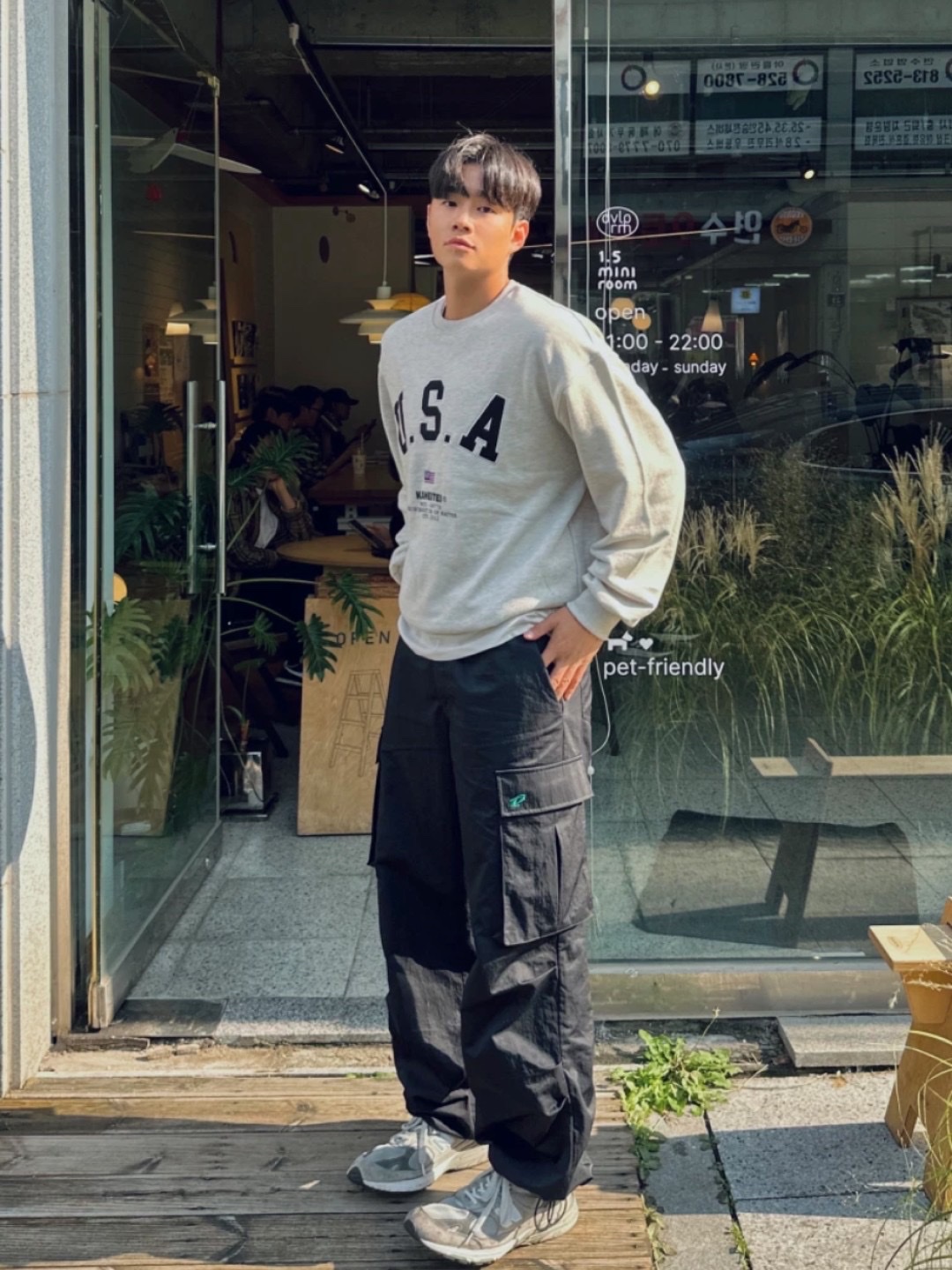 Jordan 1 x Travis Scott Retro Low OG SP Sail and Ridgerock, New Balance 574 Triple Black - D Standard 착용 스타일 - 4