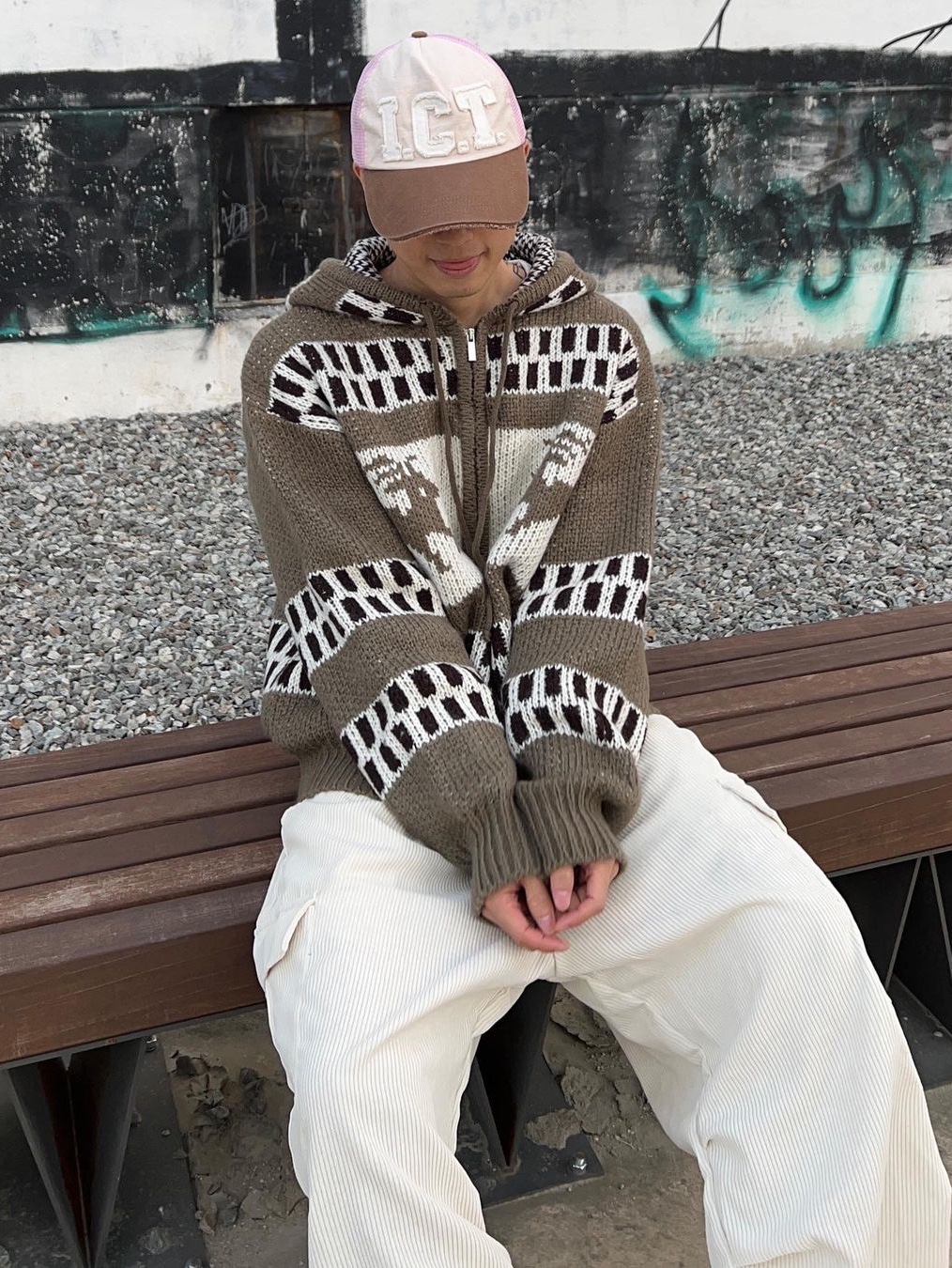 Icyto I.C.T Trucker Cap Ivory Brown, Icyto I.C.T. Trucker Cap Charcoal 착용 스타일