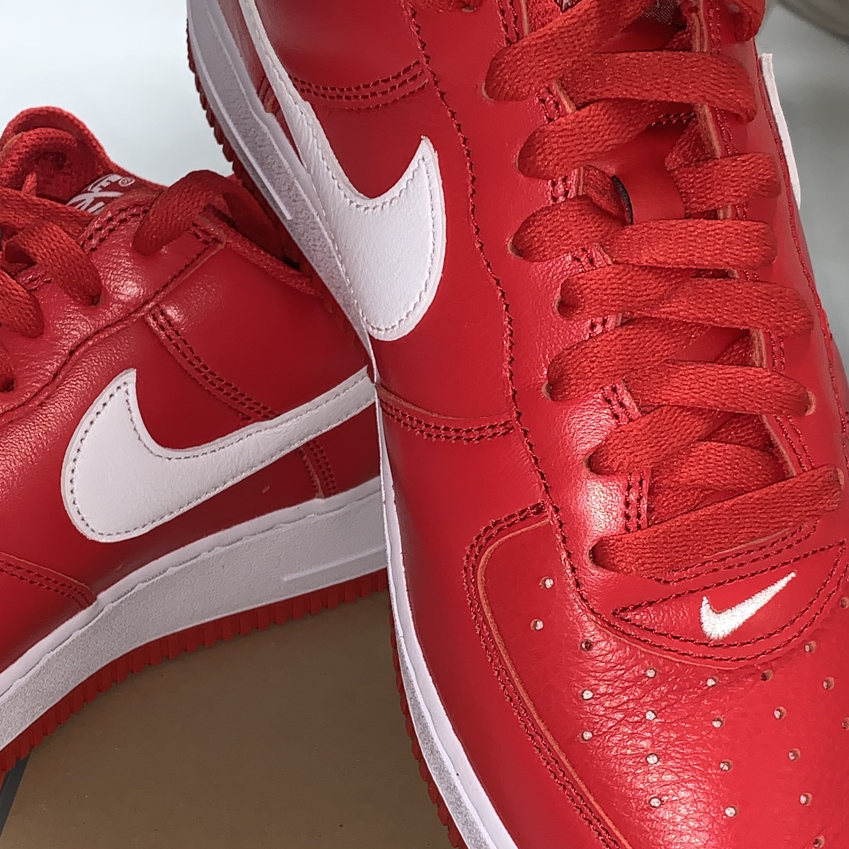 Nike Air Force 1 Low Retro Color of the Month University Red 착용 스타일 - 4