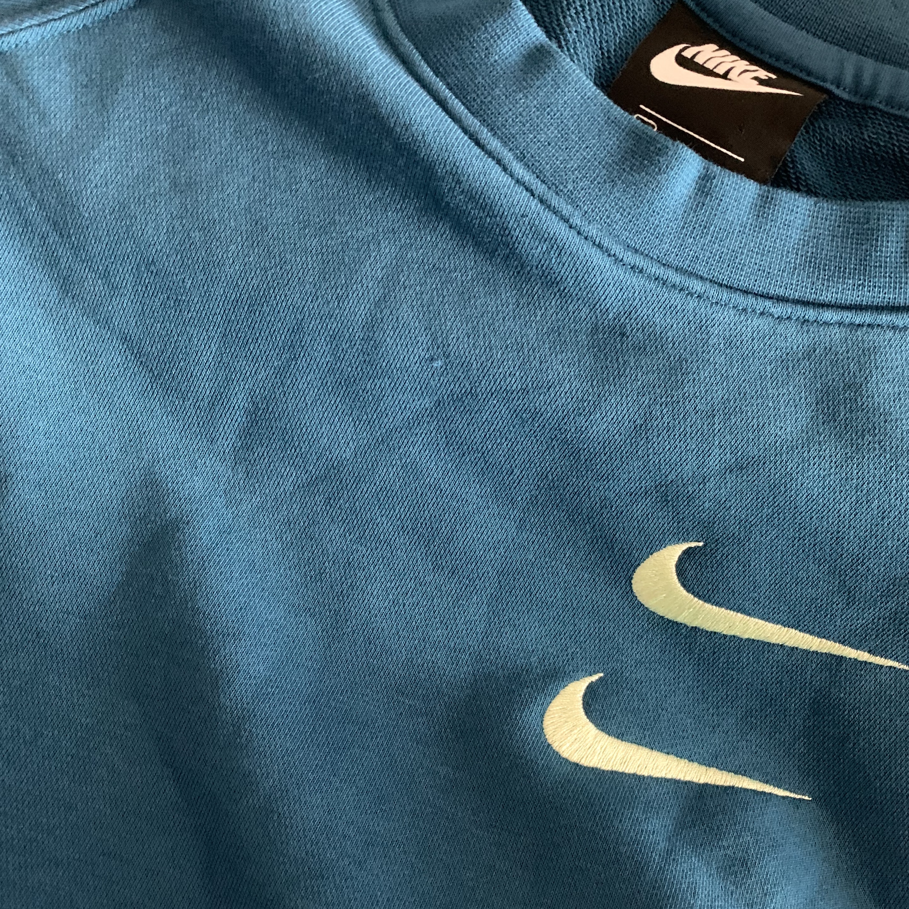 Nike NSW Double Swoosh Sweatshirt Blue Force Barely Volt - US/EU 착용 스타일