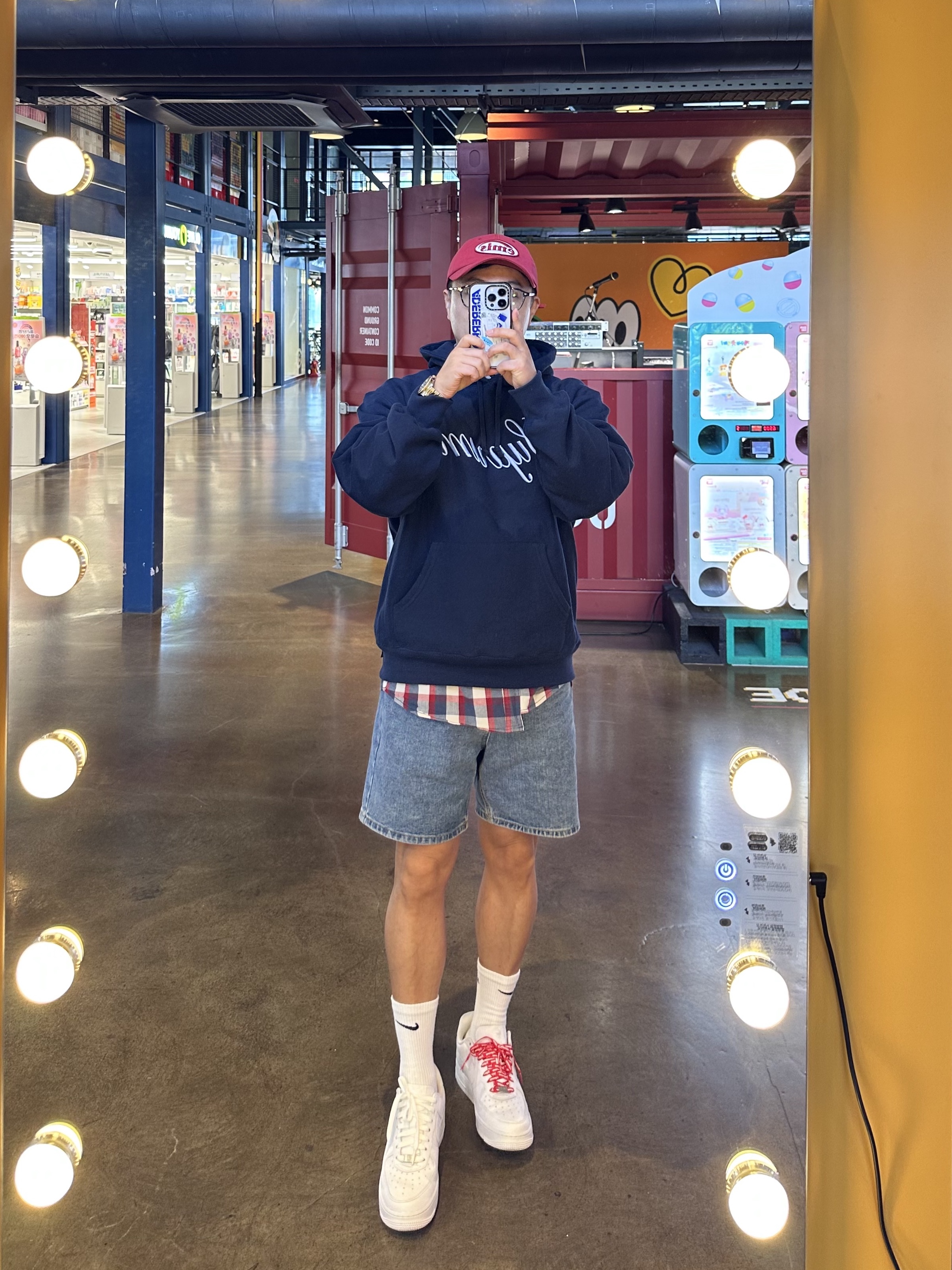 Emis Tone On Tone Wappen Ball Cap Red, Nike x Supreme Air Force 1 Low White 착용 스타일
