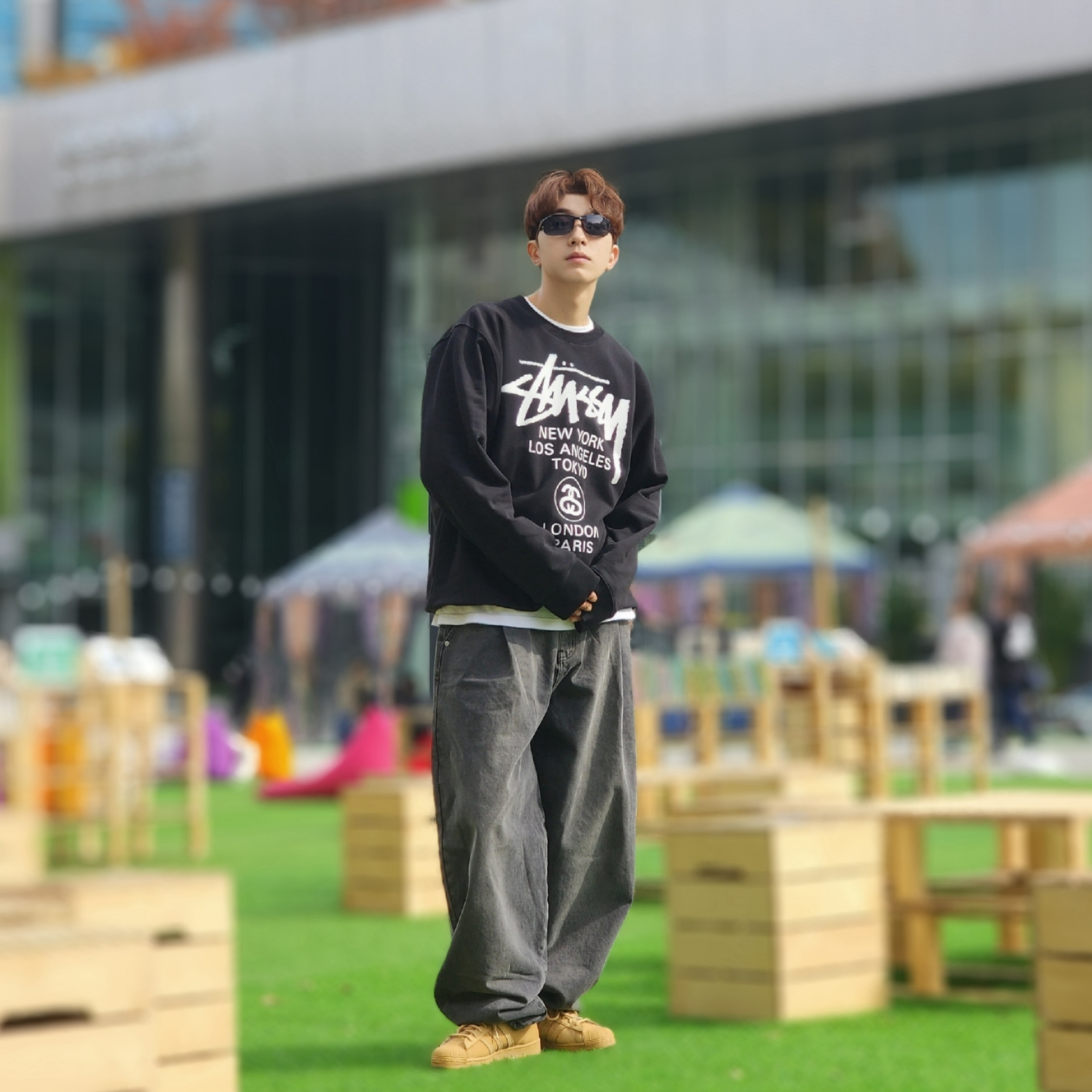 Stussy World Tour Crew Pigment Dyed Black, Stussy World Tour Crew Black 2023 착용 스타일 - 8