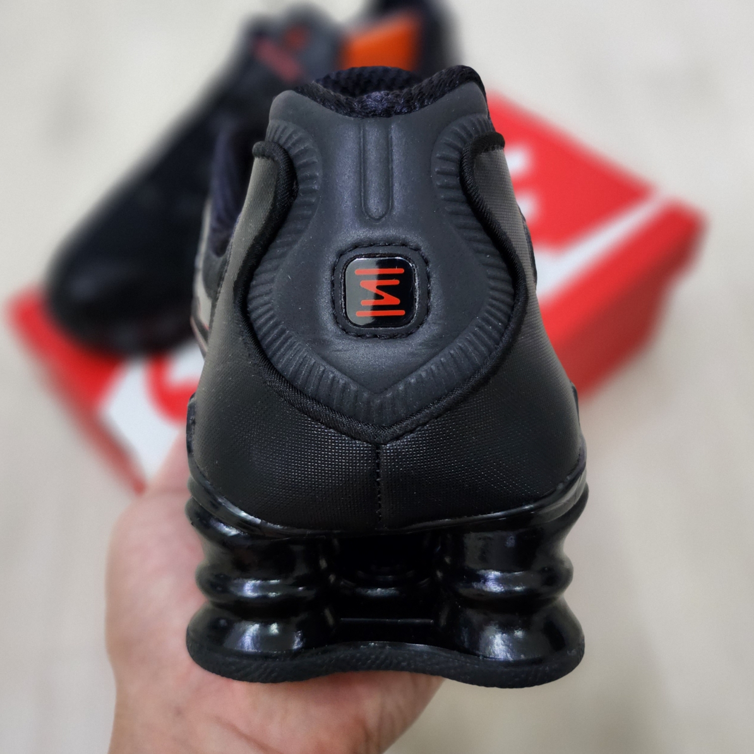 (W) Nike Shox TL Black and Max Orange 착용 스타일 - 3