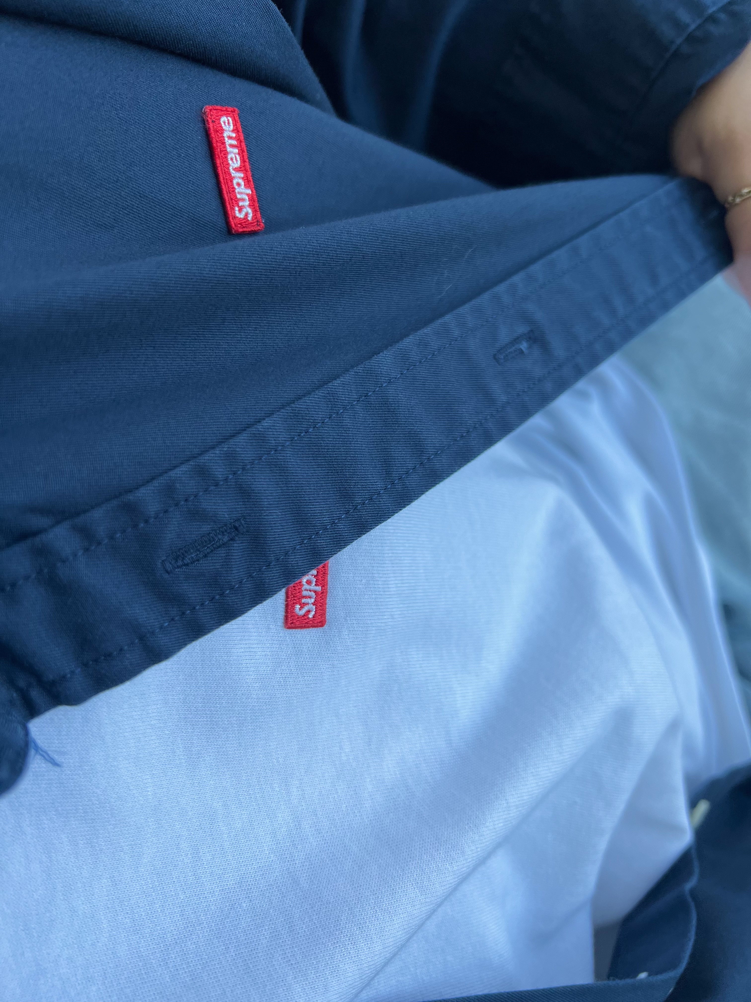 Supreme Small Box Shirt Navy - 23FW, Supreme Small Box L/S T-Shirt White 착용 스타일
