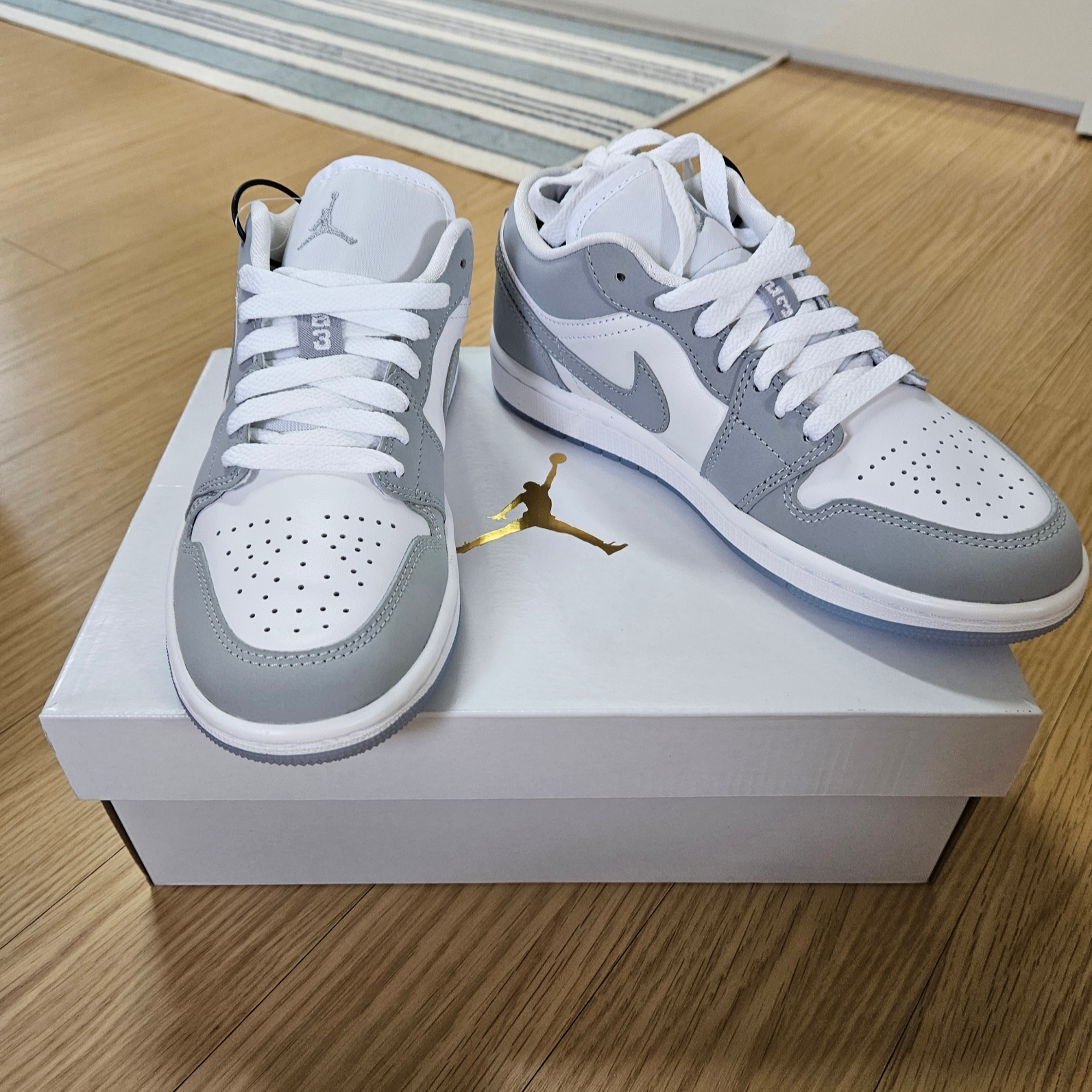 (W) Jordan 1 Low White Wolf Grey 착용 스타일