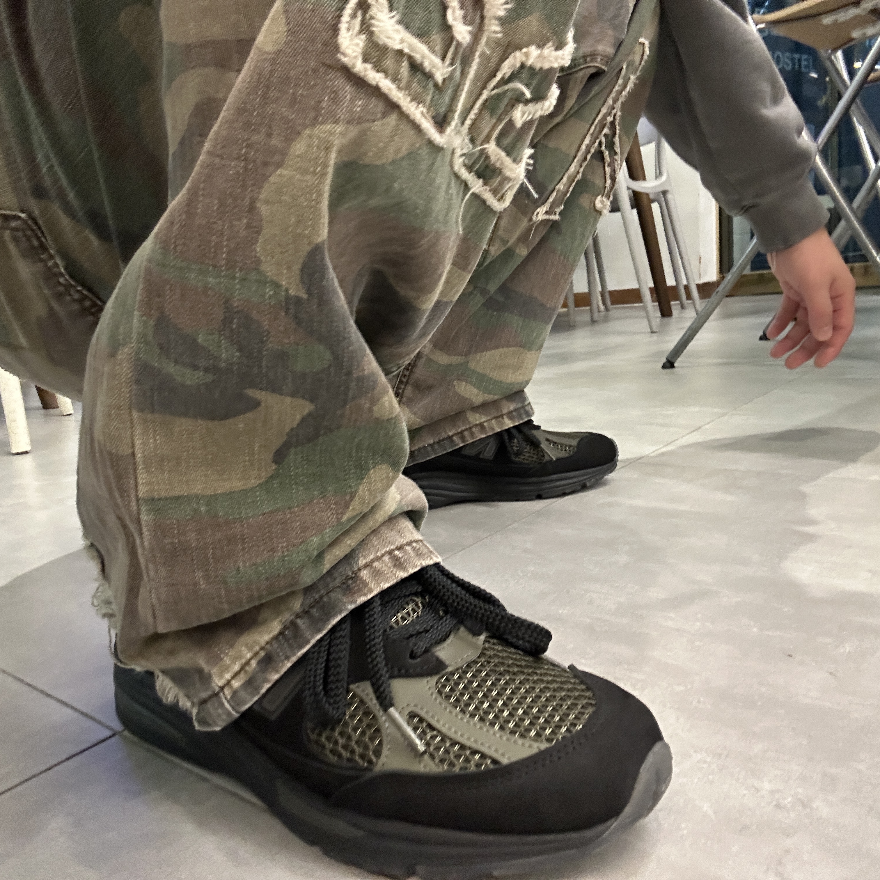 New Balance x Stone Island 991v2 Made in UK Black Olive Night 착용 스타일 - 3