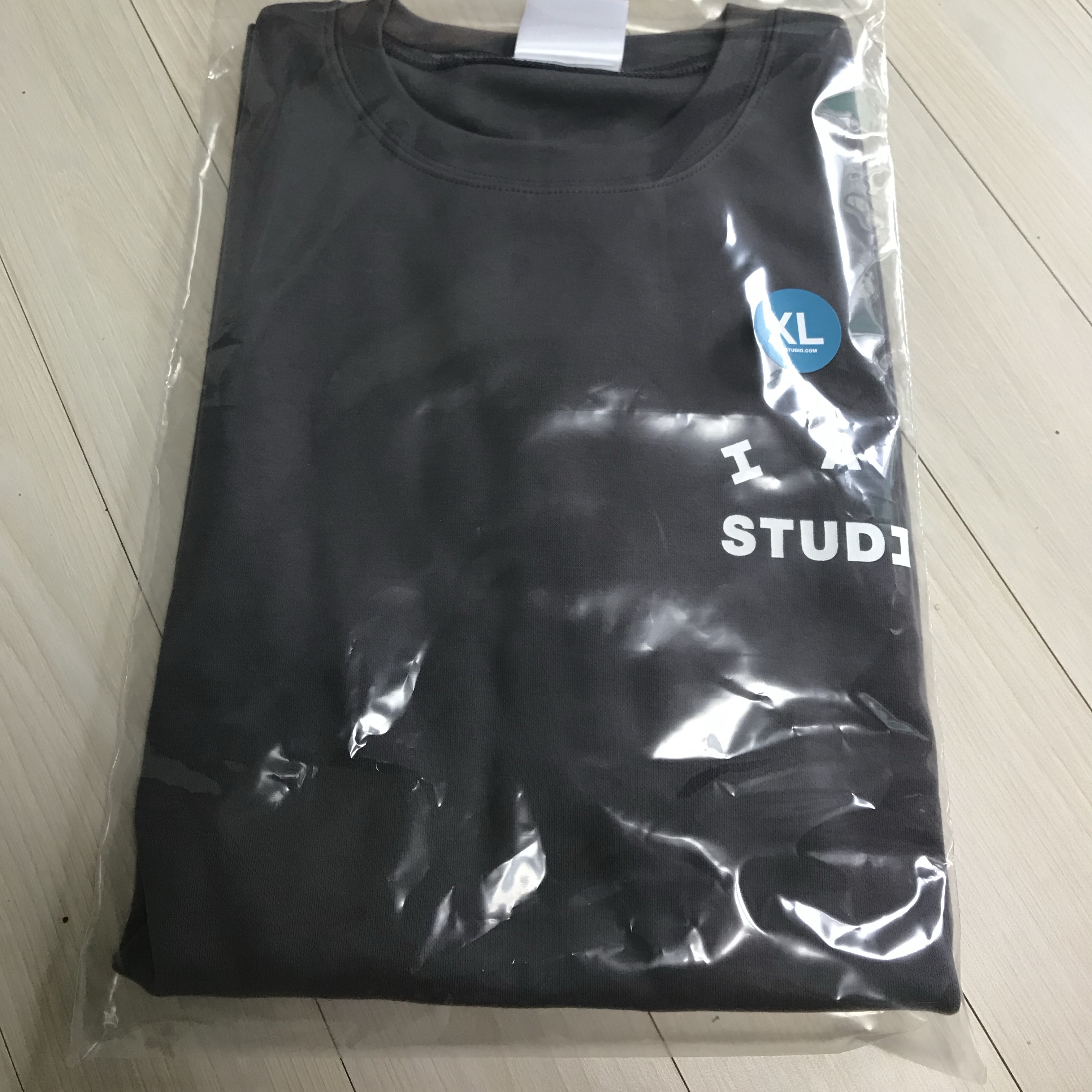 IAB Studio Sleeveless Black 착용 스타일