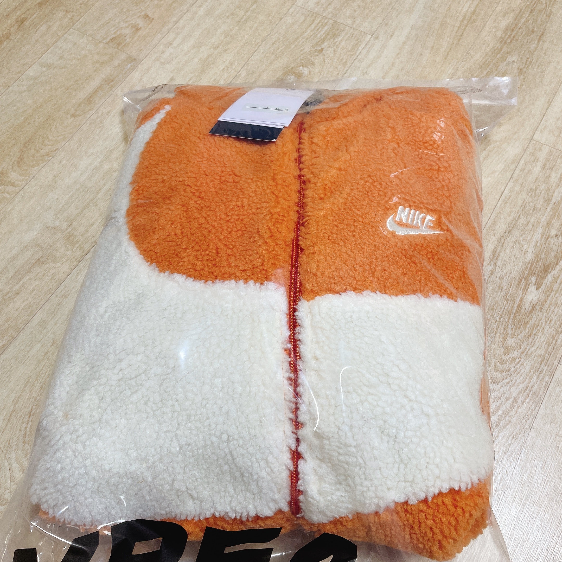 Nike Big Swoosh Full Zip Jacket Hot Curry 착용 스타일