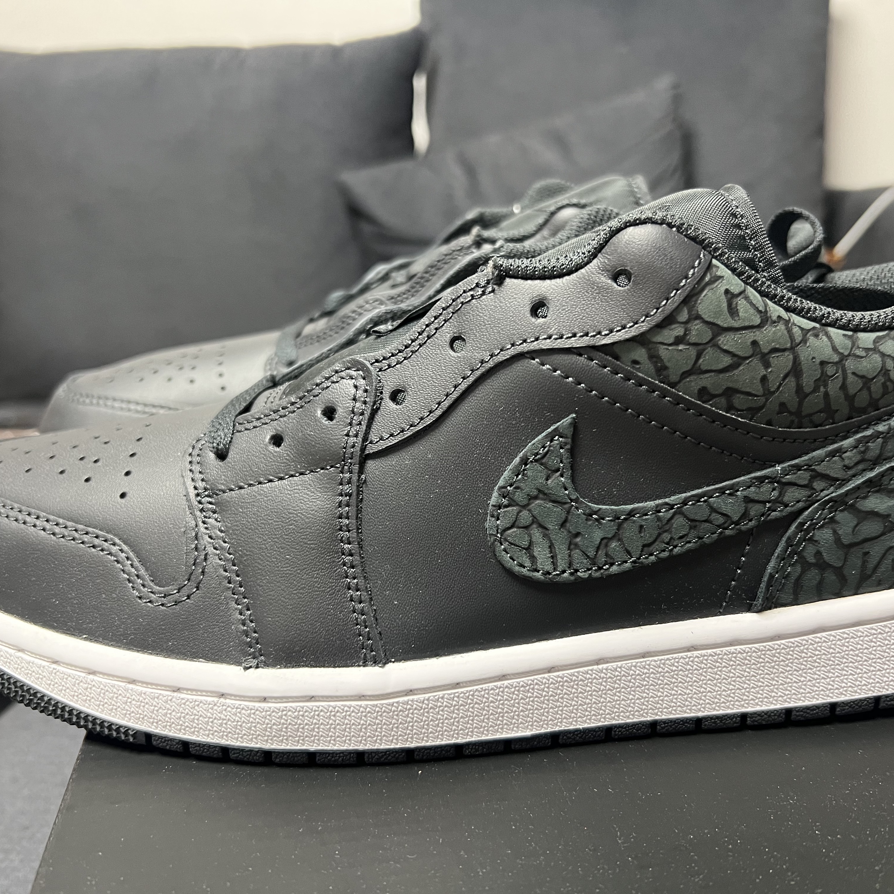 Jordan 1 Low SE Off-Noir Black 착용 스타일 - 1