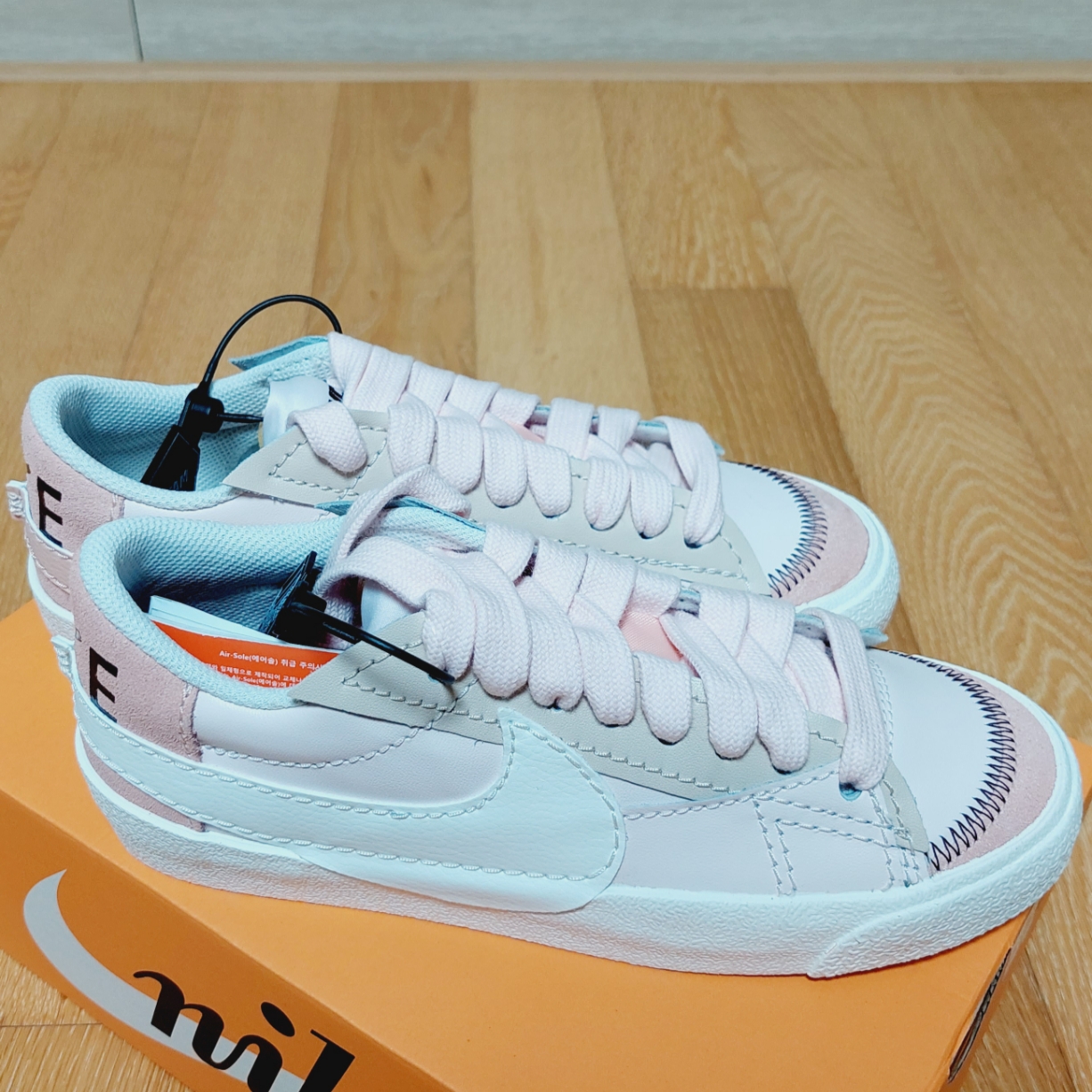 (W) Nike Blazer Low '77 Jumbo Light Soft Pink 착용 스타일 - 3
