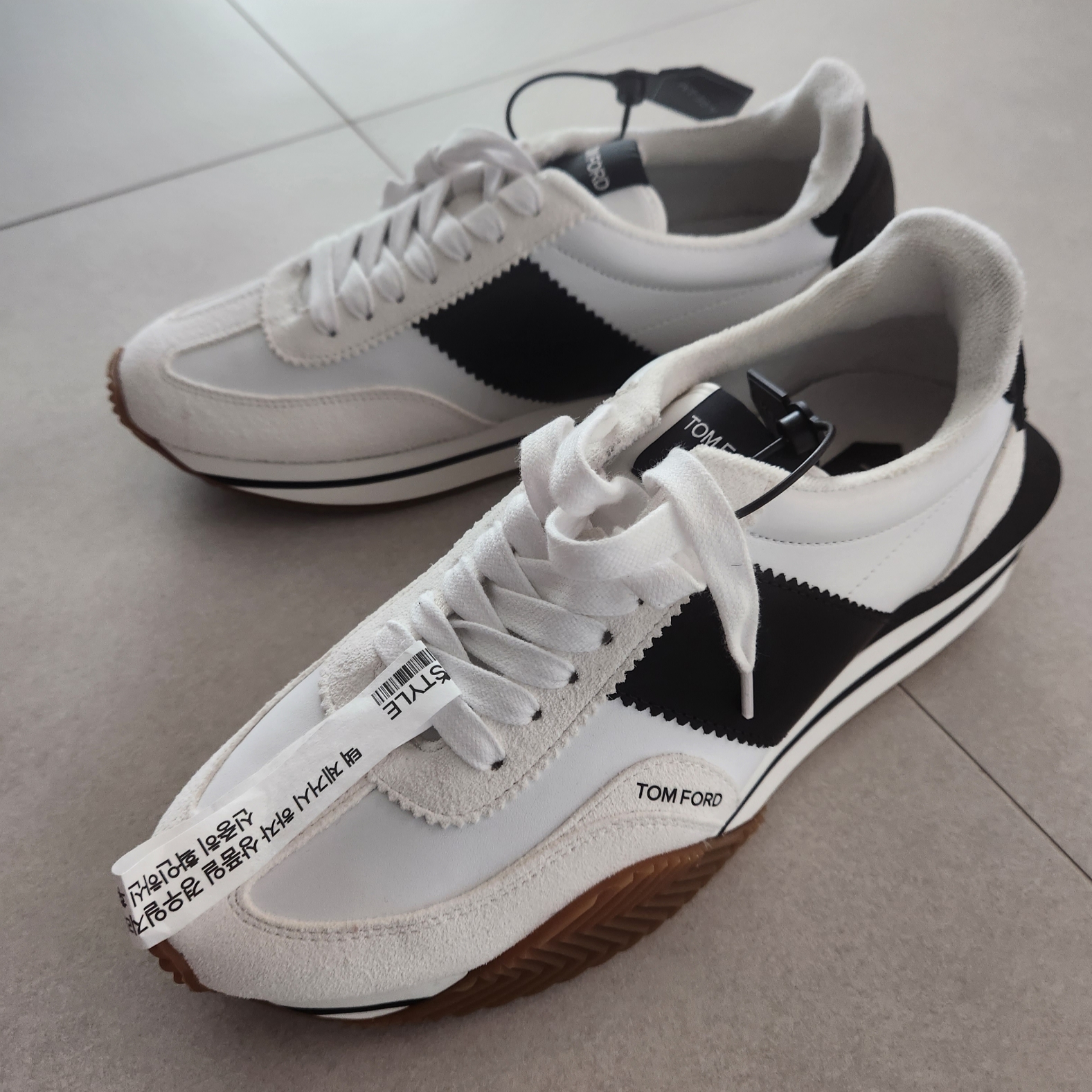 Tom Ford Suede Eco-Friendly Material James Sneakers White Black Cream 착용 스타일