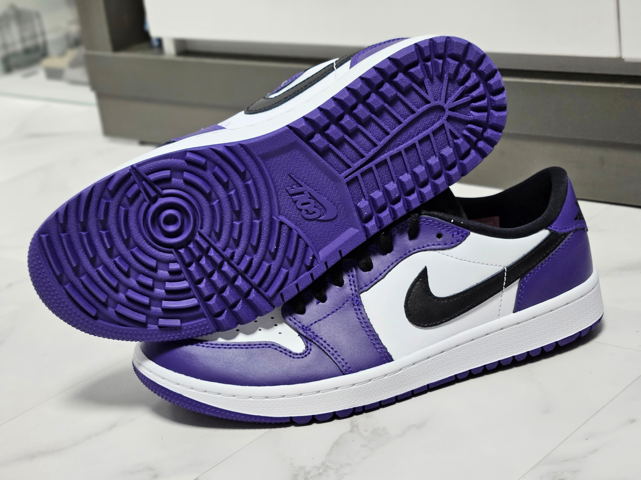 Jordan 1 Low Golf Court Purple 착용 스타일 - 4