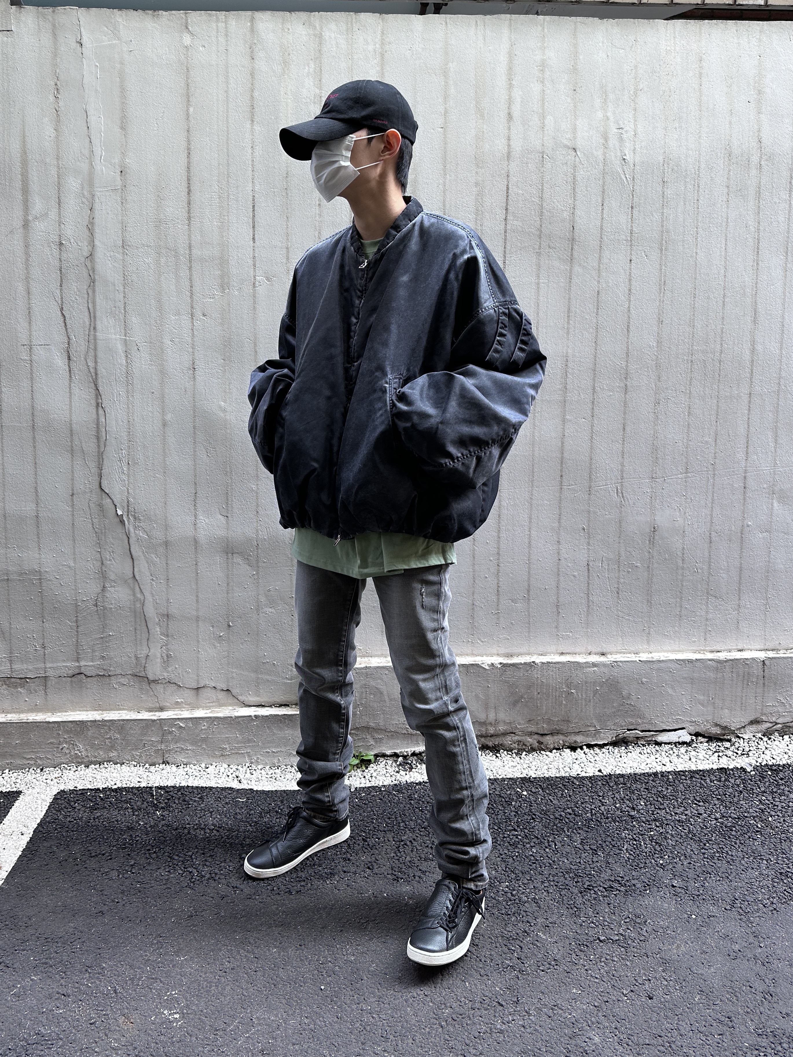 Nonnod x Undermycar Esker Jacket Distressed Midnight, Undermycar Legion.03 Slim Fit Blue Stitch Washed Jeans Washed Gray 착용 스타일 - 2