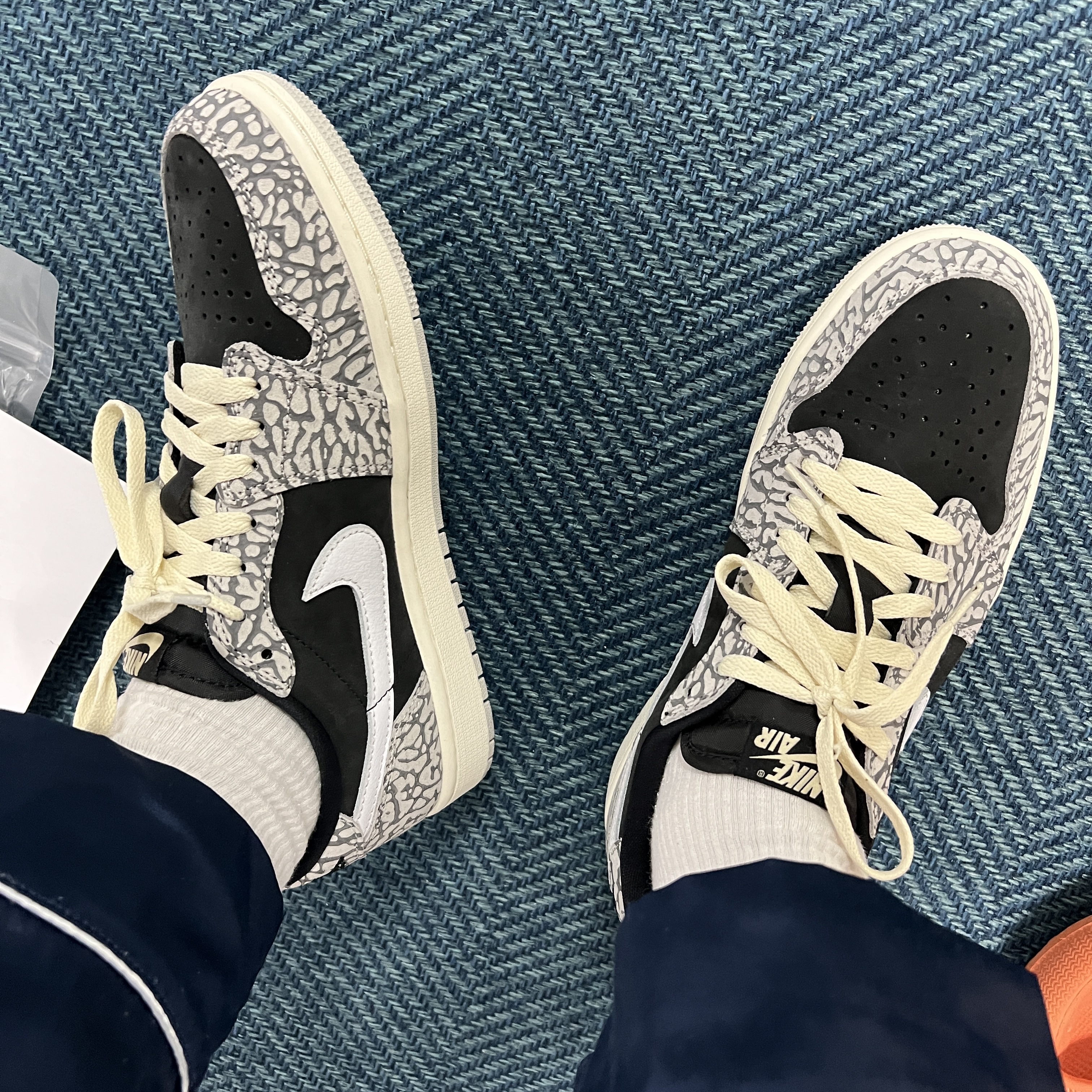 Jordan 1 Retro Low OG Black Cement 착용 스타일