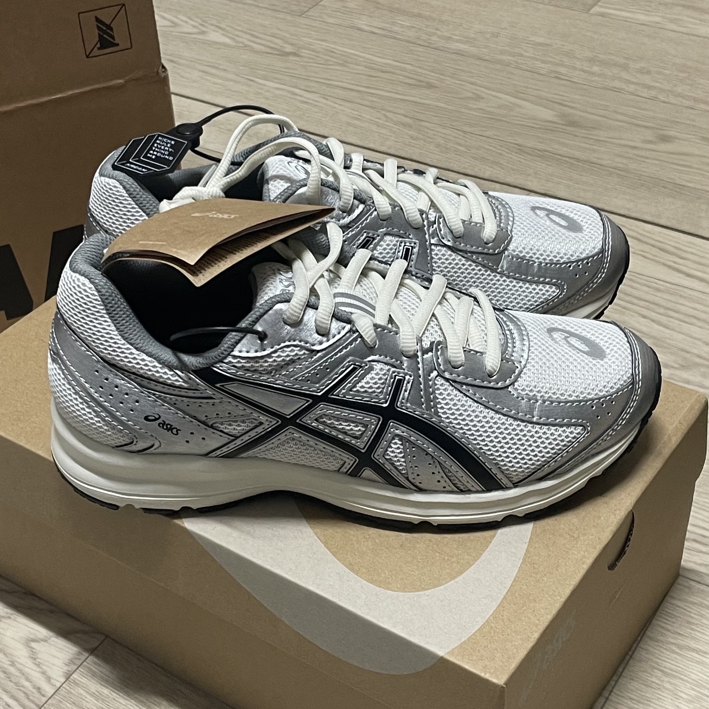 Asics Jog 100 S White Black - 2E Wide 착용 스타일