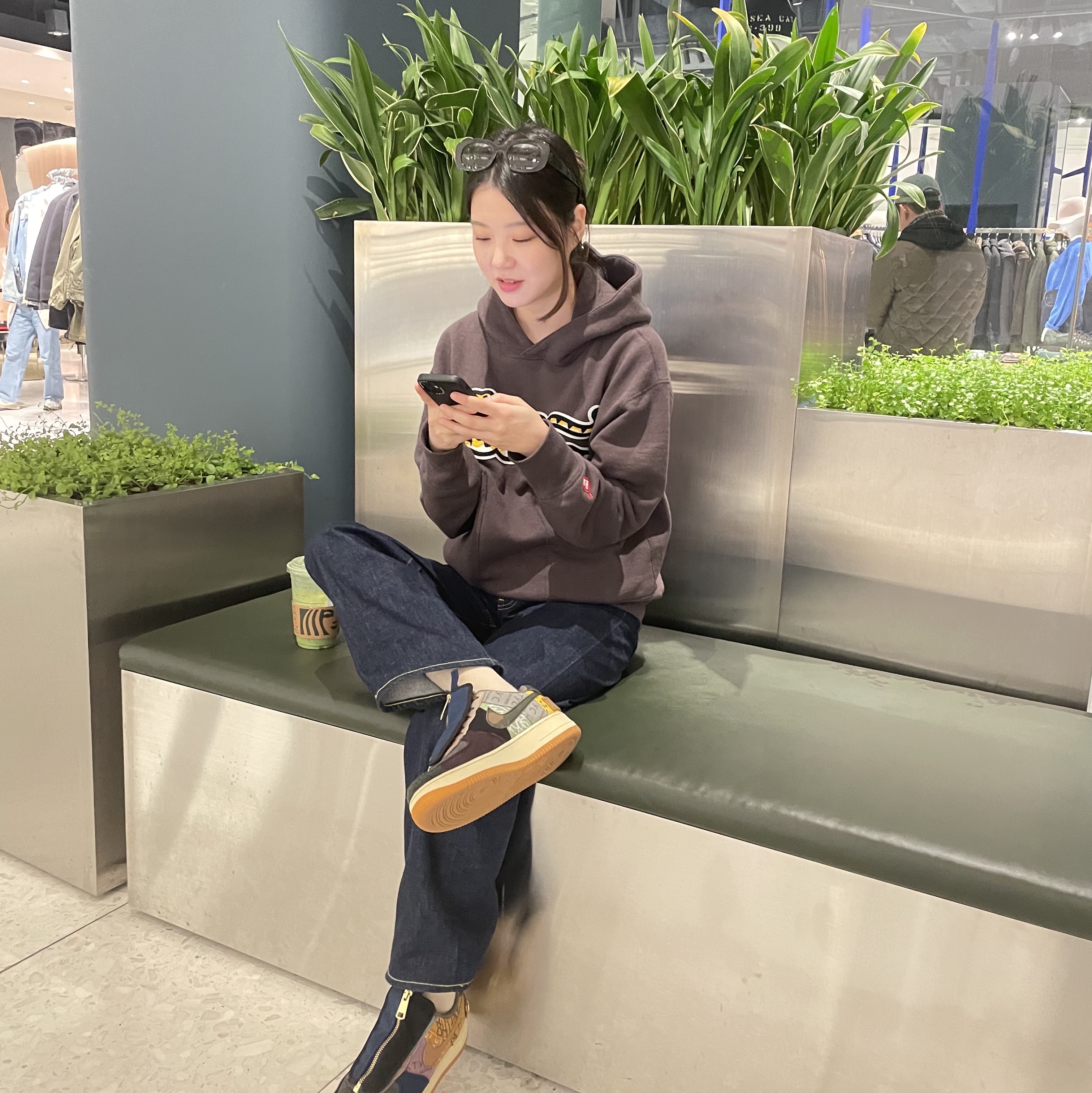 Nike x Travis Scott Air Force 1 Low Cactus Jack, Human Made Tiger Tsuriami Hoodie Black 착용 스타일