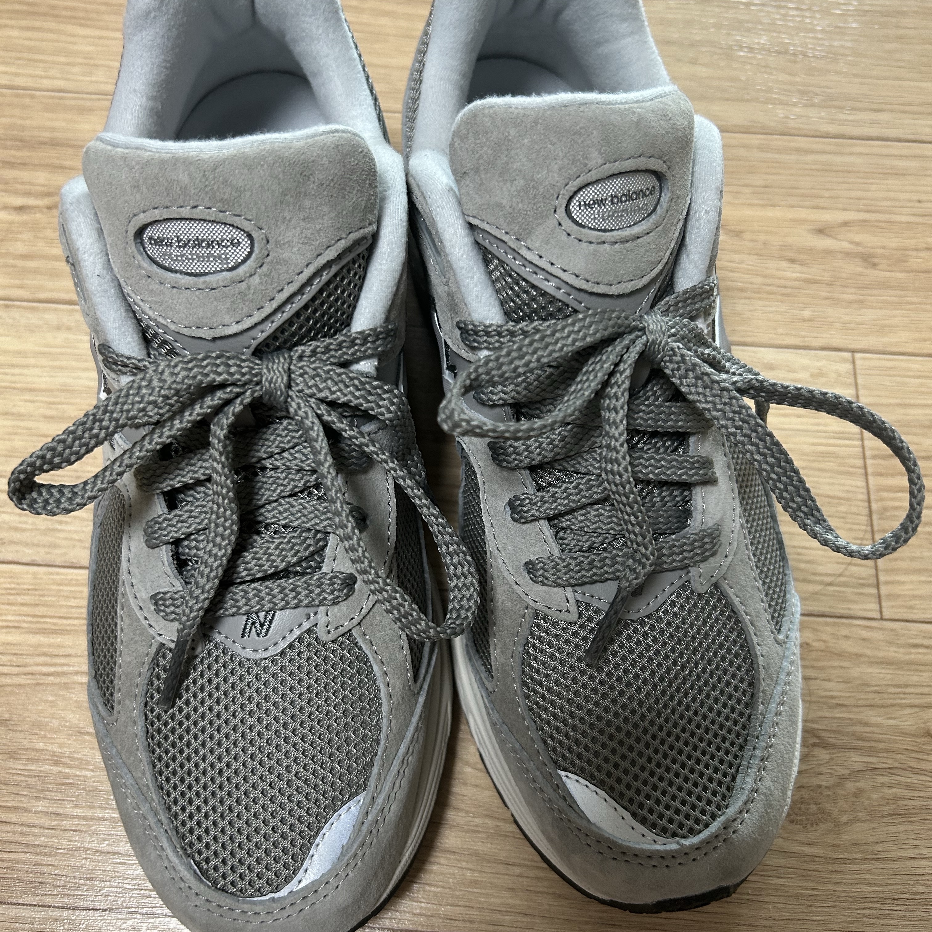 New Balance 2002R Grey 착용 스타일