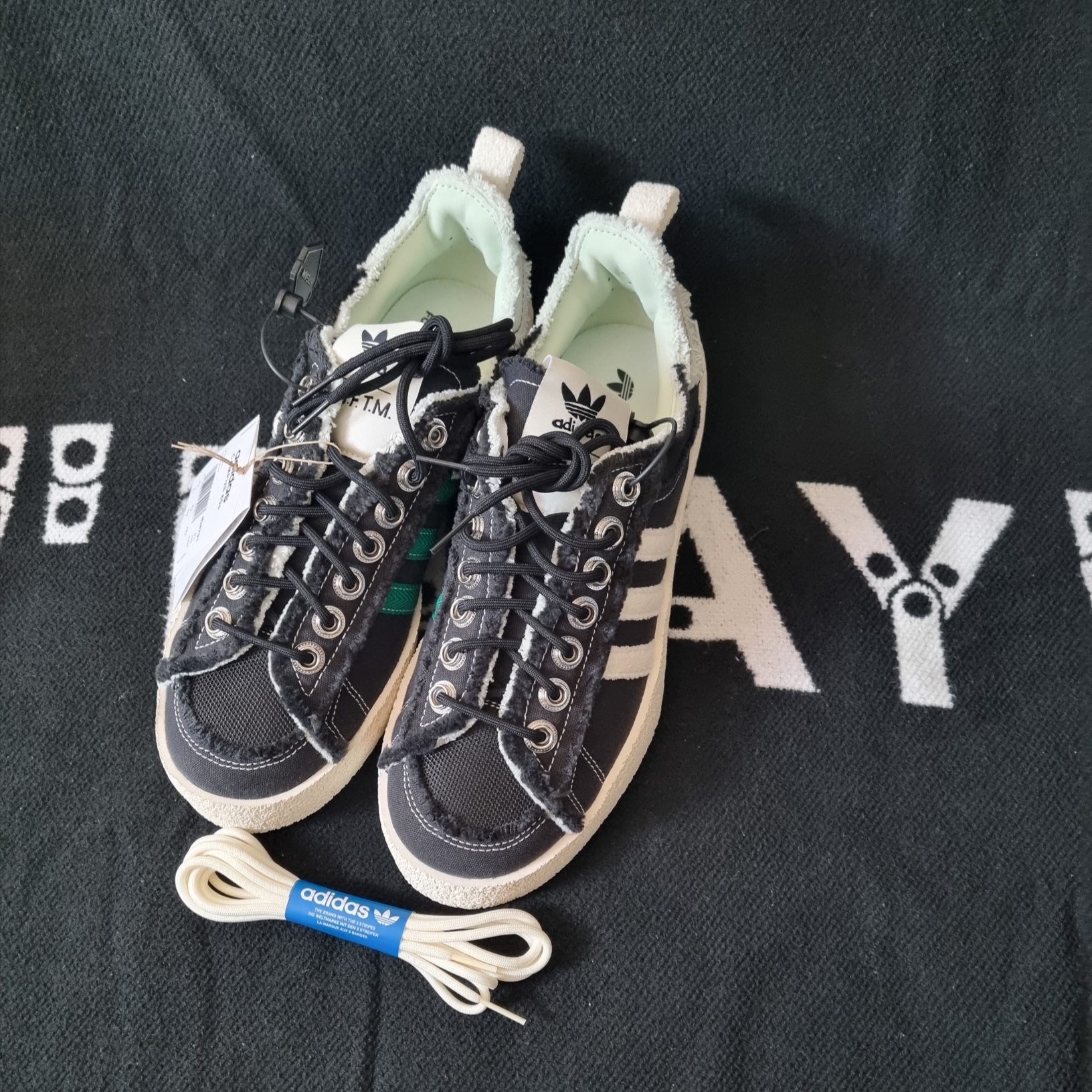 Adidas x Song for the Mute Campus 80s Core Black Cream White 착용 스타일 - 1