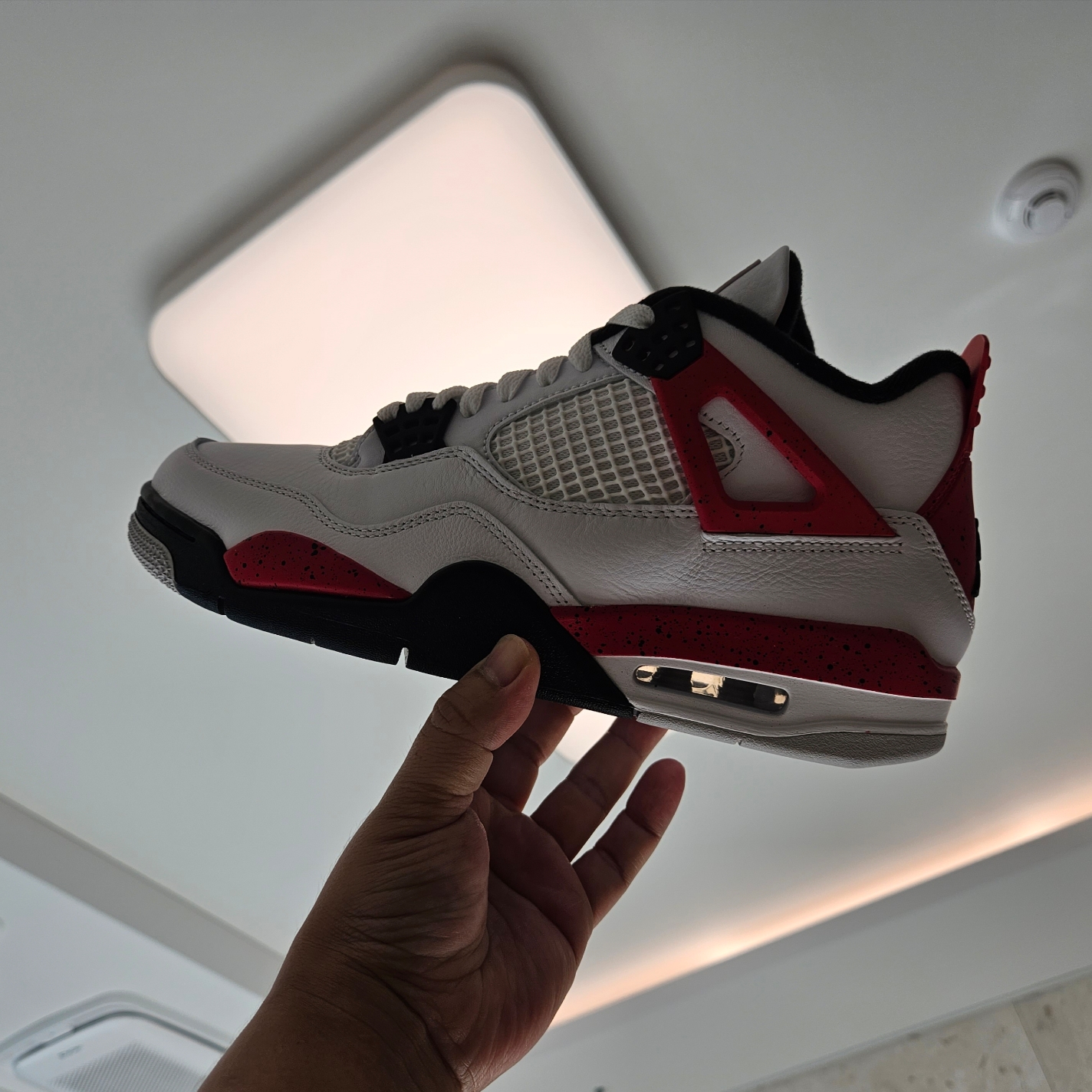 Jordan 4 Retro Red Cement 착용 스타일