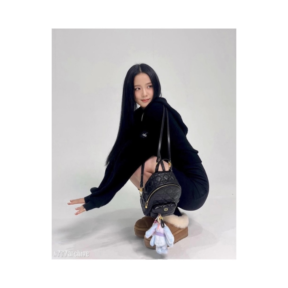 (W) UGG Tazzlita Chestnut, Dior Mini Backpack Cannage Lambskin Black 착용 스타일 - 4