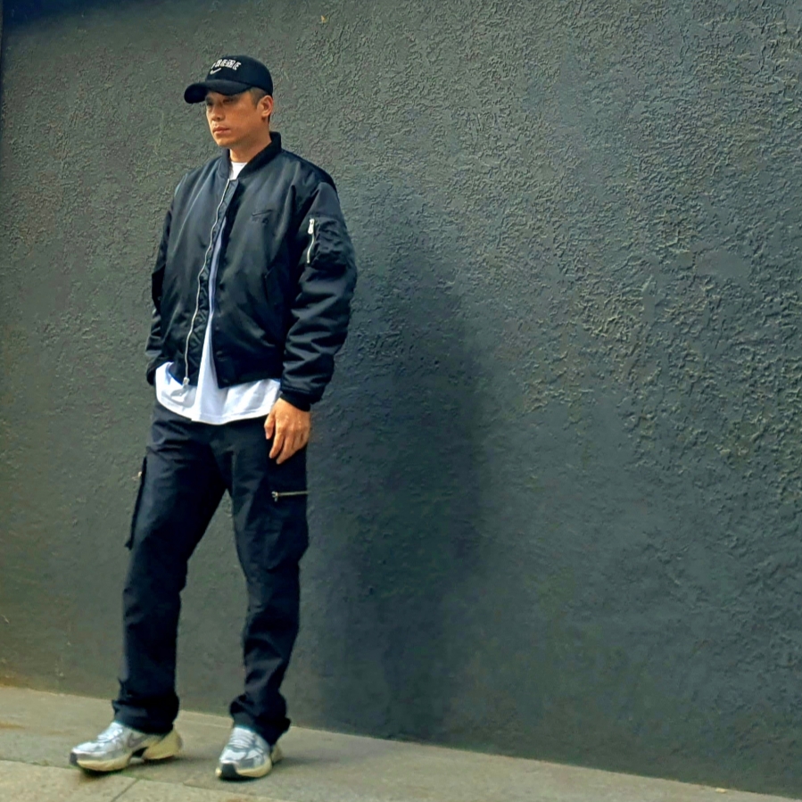 Nike V2K Run Summit White Metallic Silver, Nike NSW Air Bomber Jacket Black - Asia 착용 스타일 - 1