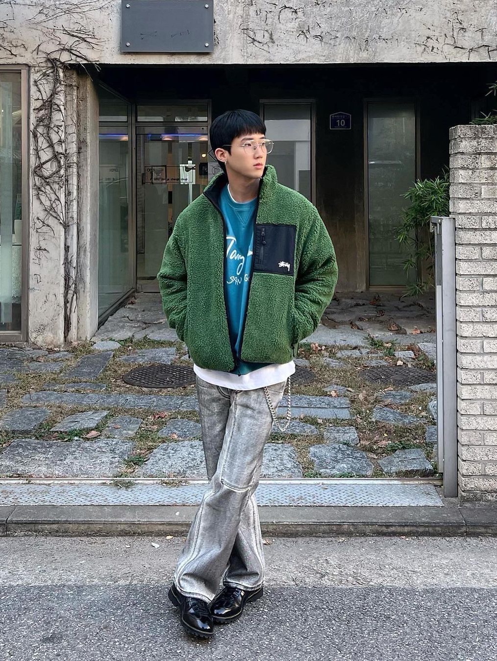 Stussy World Tour LS T-Shirt Black, Stussy x Cactus Plant Flea Market 8 Ball Pigment Dyed Hoodie Blue 착용 스타일 - 5