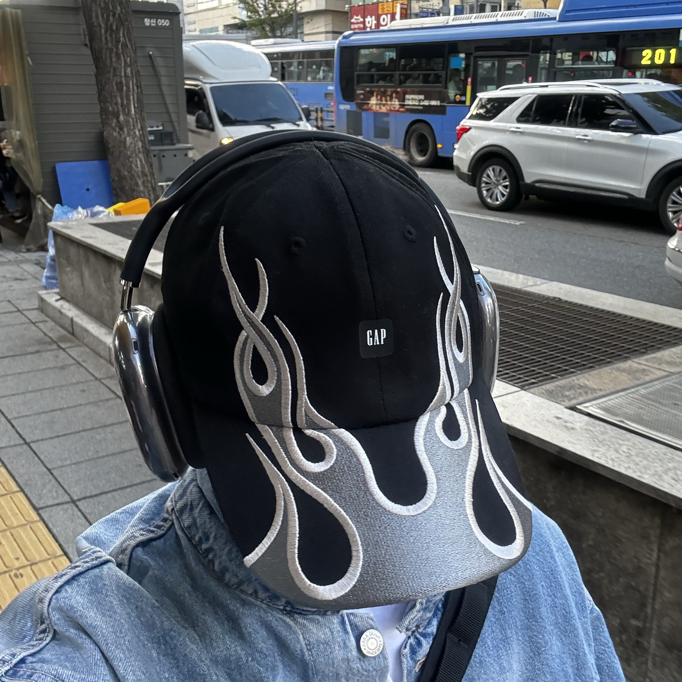Yeezy Gap Engineered By Balenciaga Flame Cap Black 착용 스타일 - 2