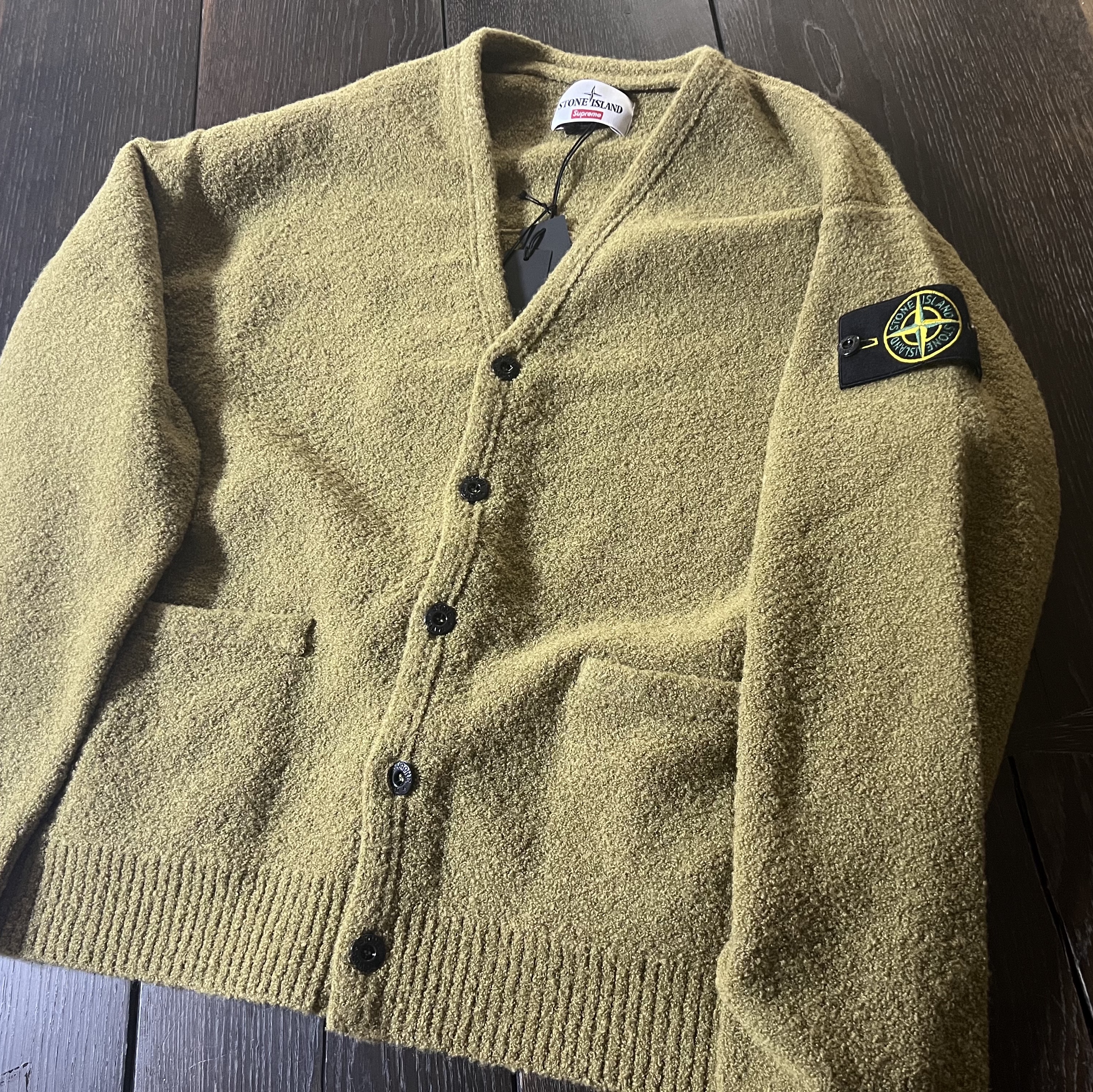 Supreme x Stone Island Boucle Cardigan Olive - 23FW 착용 스타일