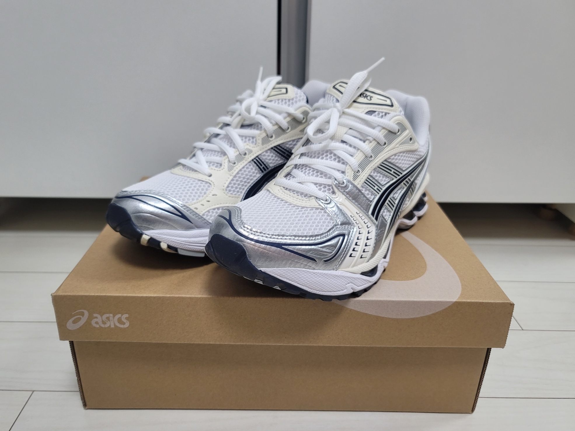 (W) Asics Gel-Kayano 14 White Midnight 착용 스타일