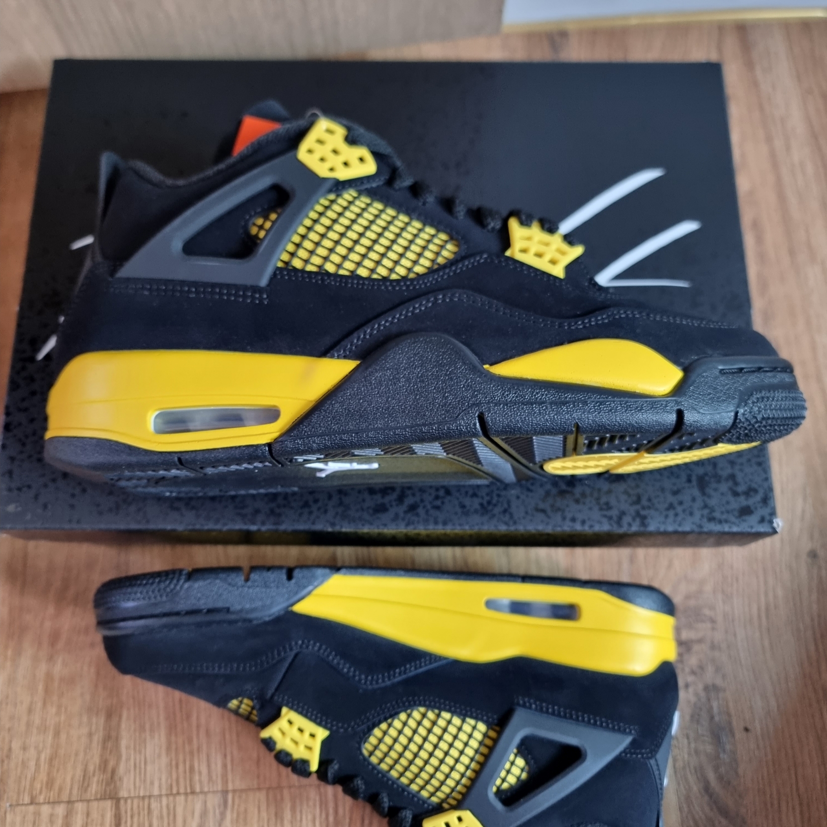 Jordan 4 Retro Thunder 2023 착용 스타일 - 3