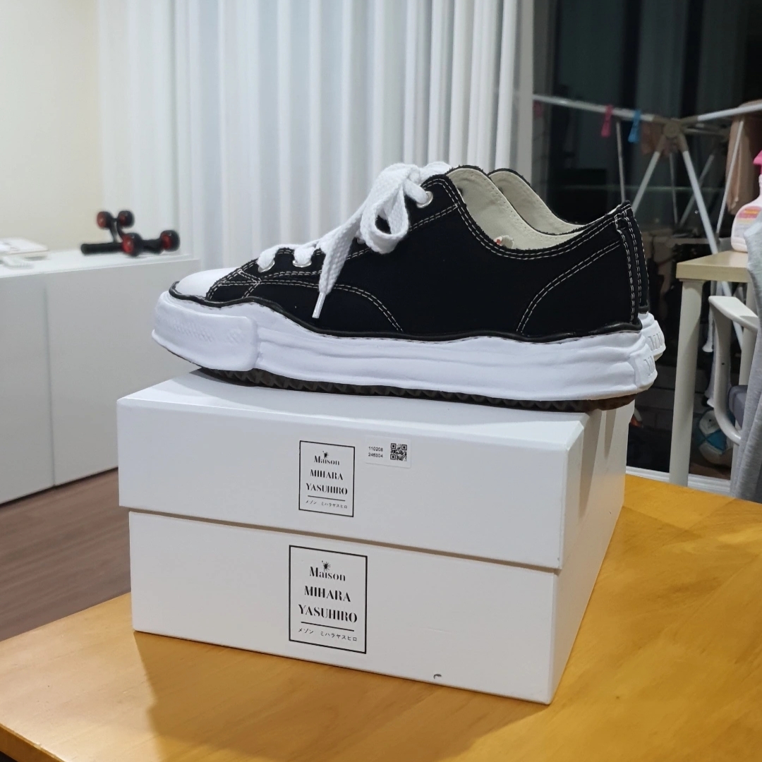 Maison Mihara Yasuhiro Peterson OG Sole Canvas Low Sneakers Black 착용 스타일