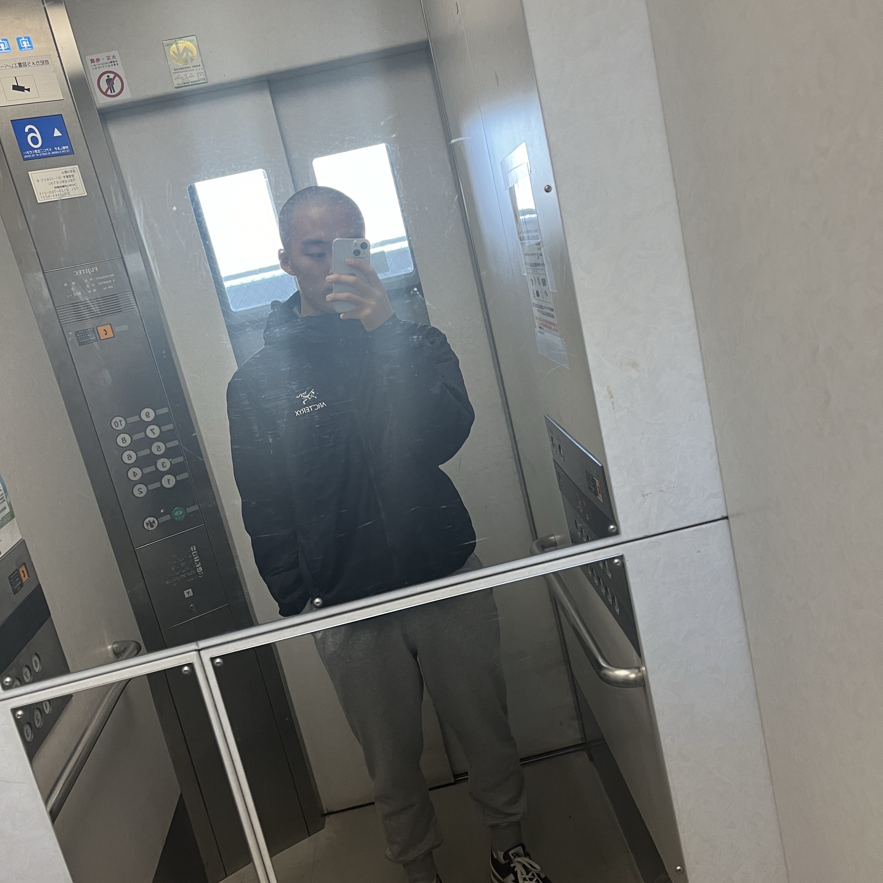 Arc'teryx Atom LT Hoody Black 착용 스타일 - 1