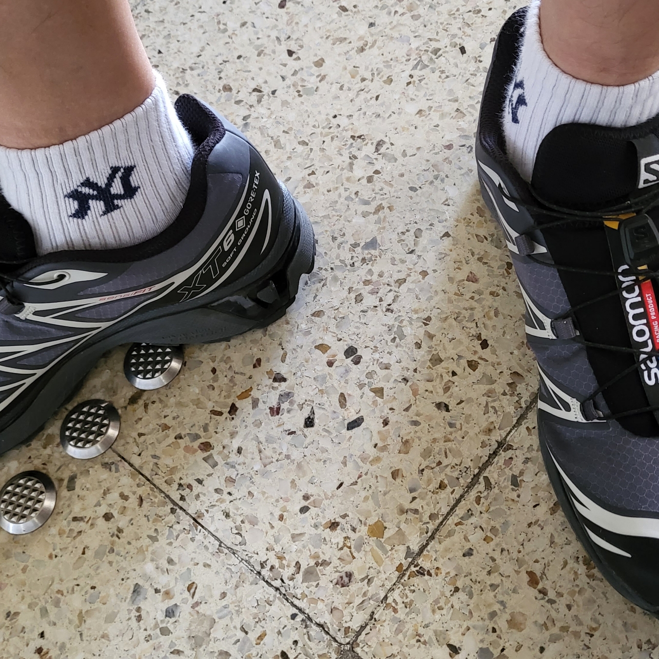 Salomon XT-6 Gore-Tex Black Ebony 착용 스타일 - 1