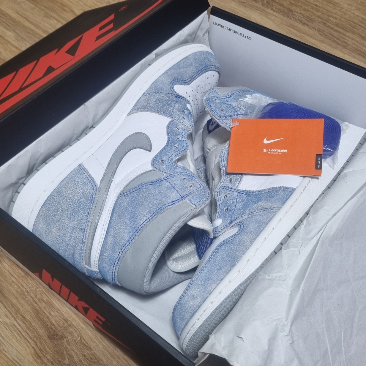Jordan 1 Retro High OG Hyper Royal 착용 스타일