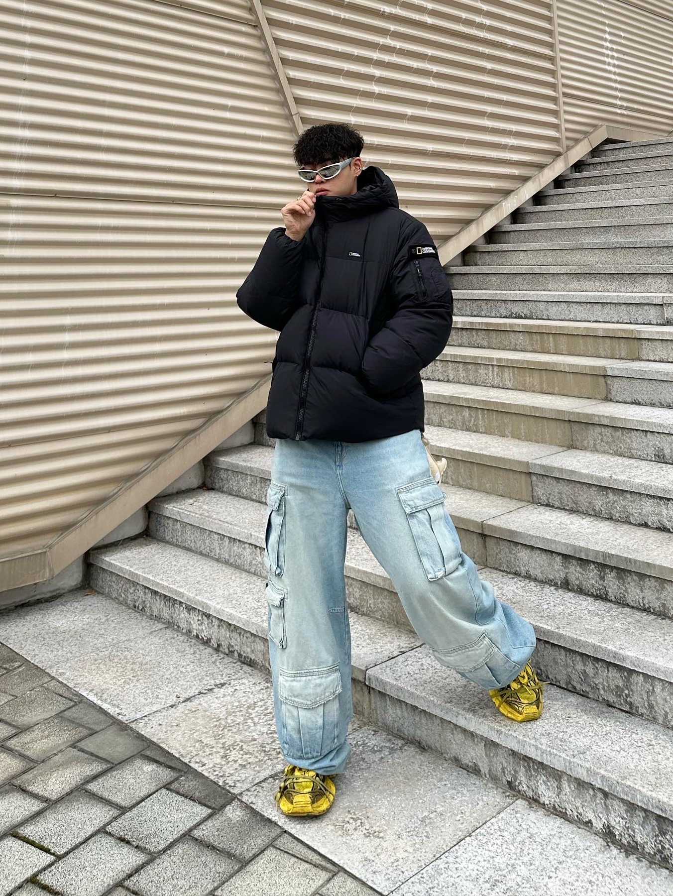 Balenciaga 3XL Sneakers Yellow Black 착용 스타일 - 1