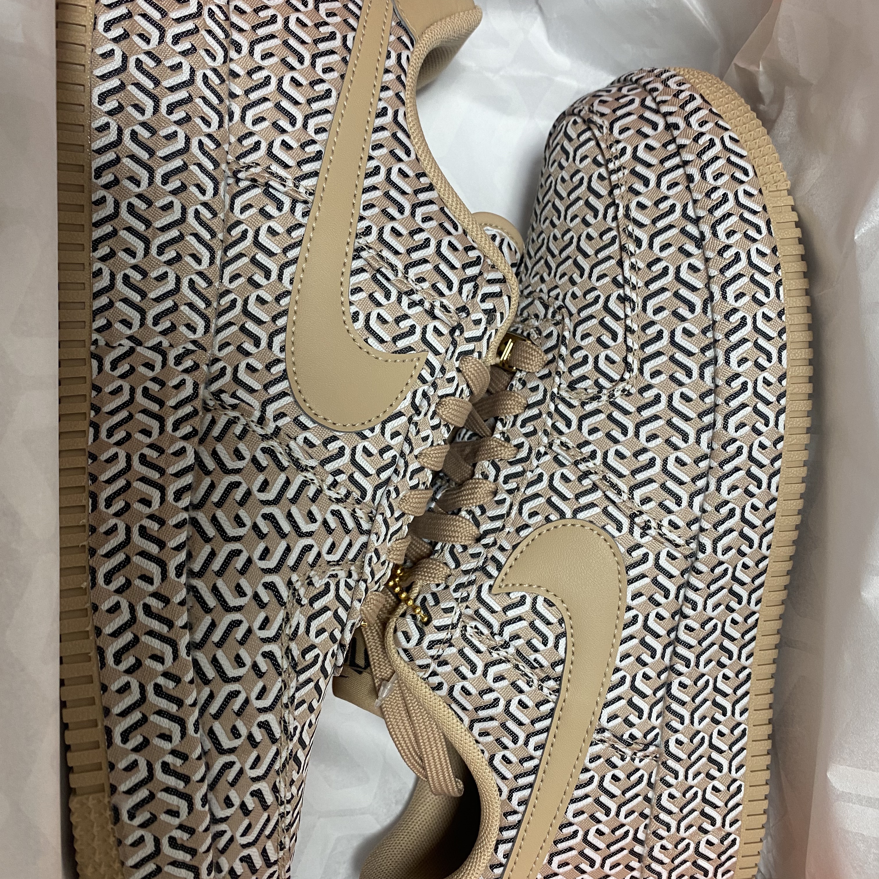 (W) Nike Air Force 1 LX United in Victory Hemp 착용 스타일 - 2
