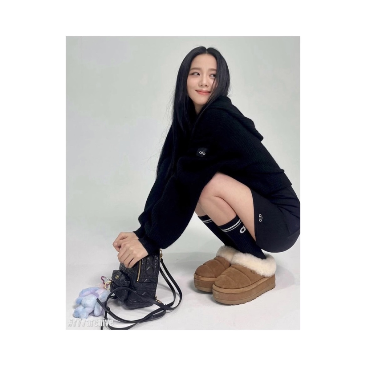 (W) UGG Tazzlita Chestnut, Dior Mini Backpack Cannage Lambskin Black 착용 스타일 - 2